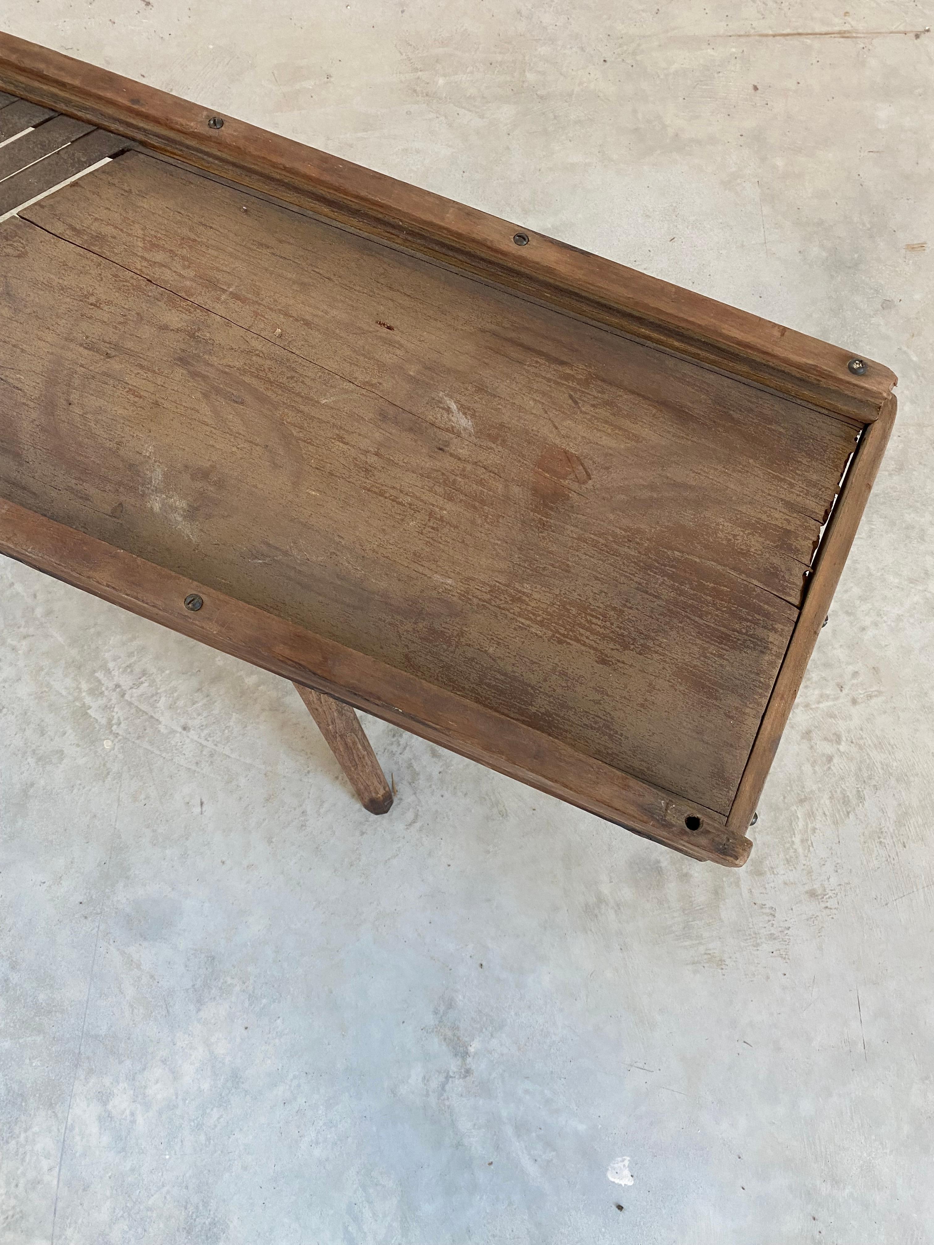 Table basse primitive Cabage Cutter en vente 7