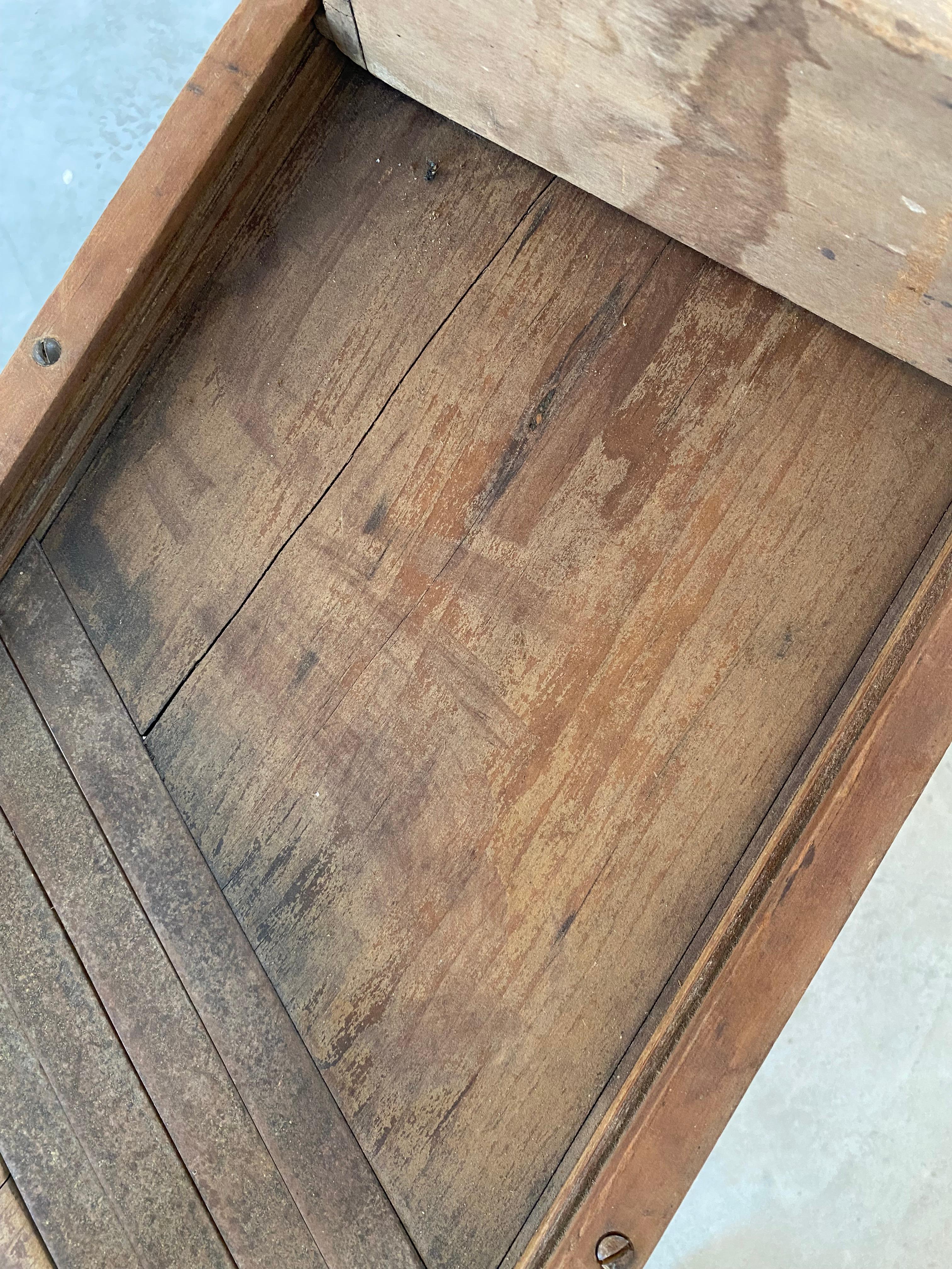 Table basse primitive Cabage Cutter en vente 8