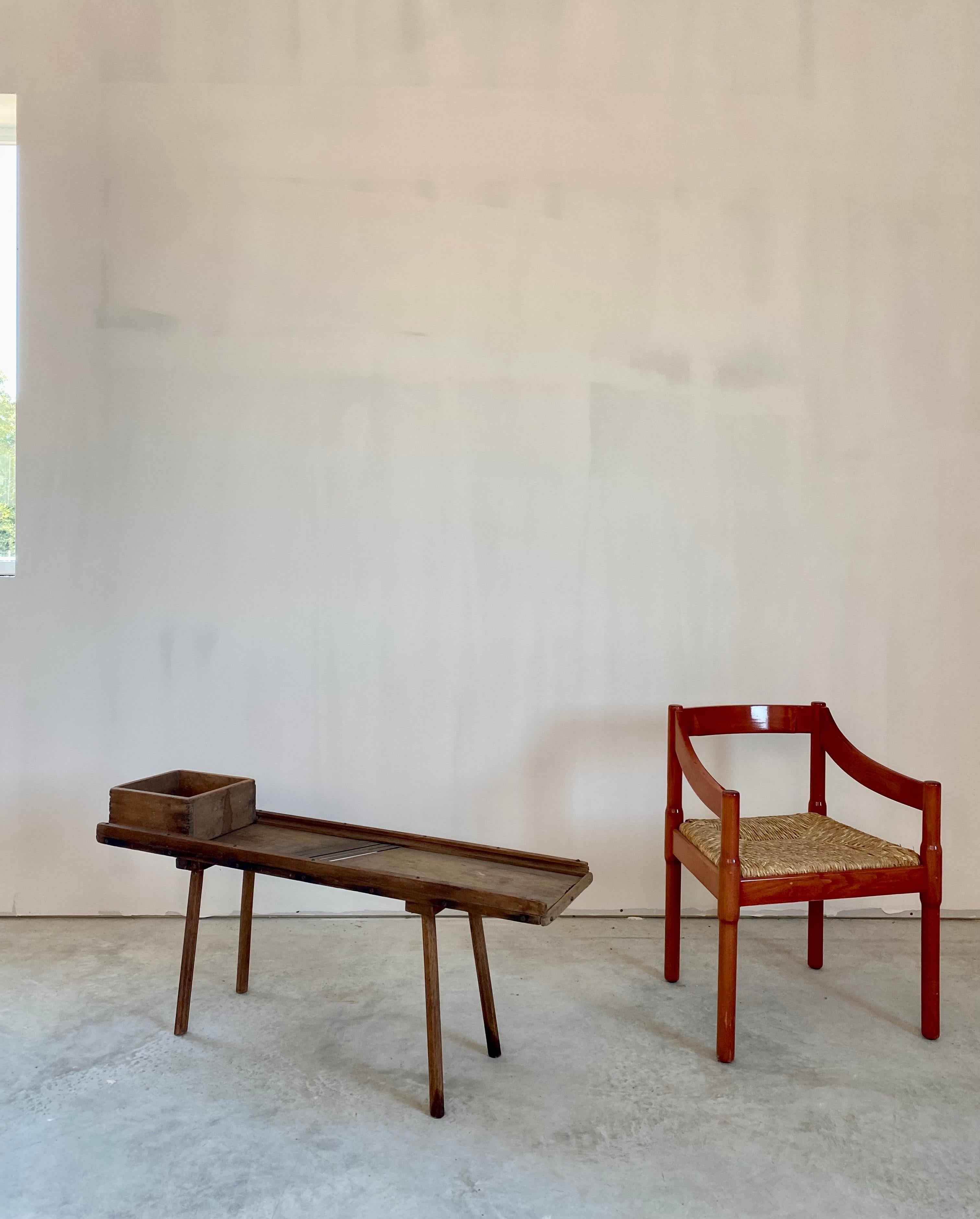 Primitif Table basse primitive Cabage Cutter en vente