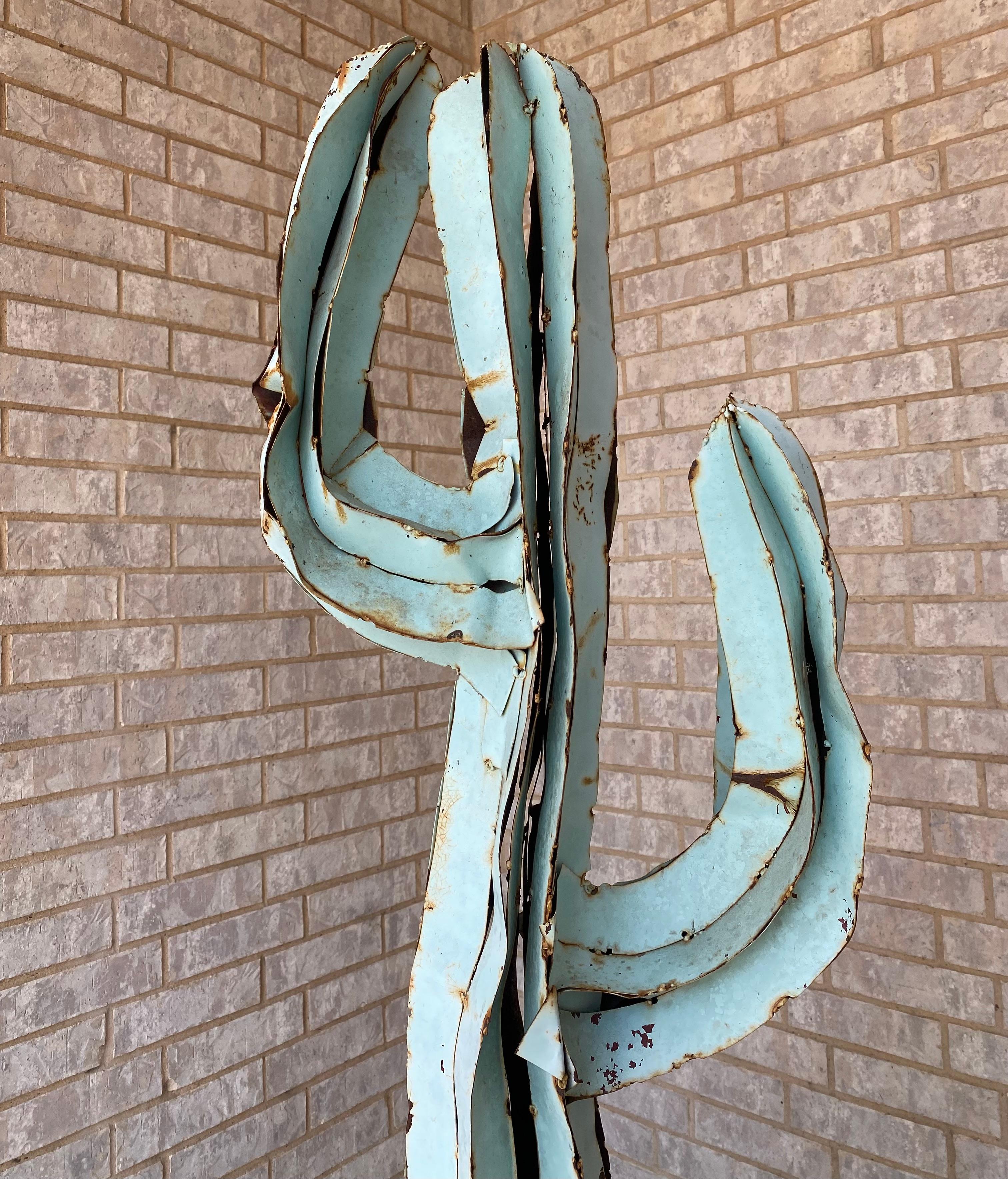 Escultura folclórica de cactus de metal soldado por puntos envejecido en azul/verde pálido en venta 2