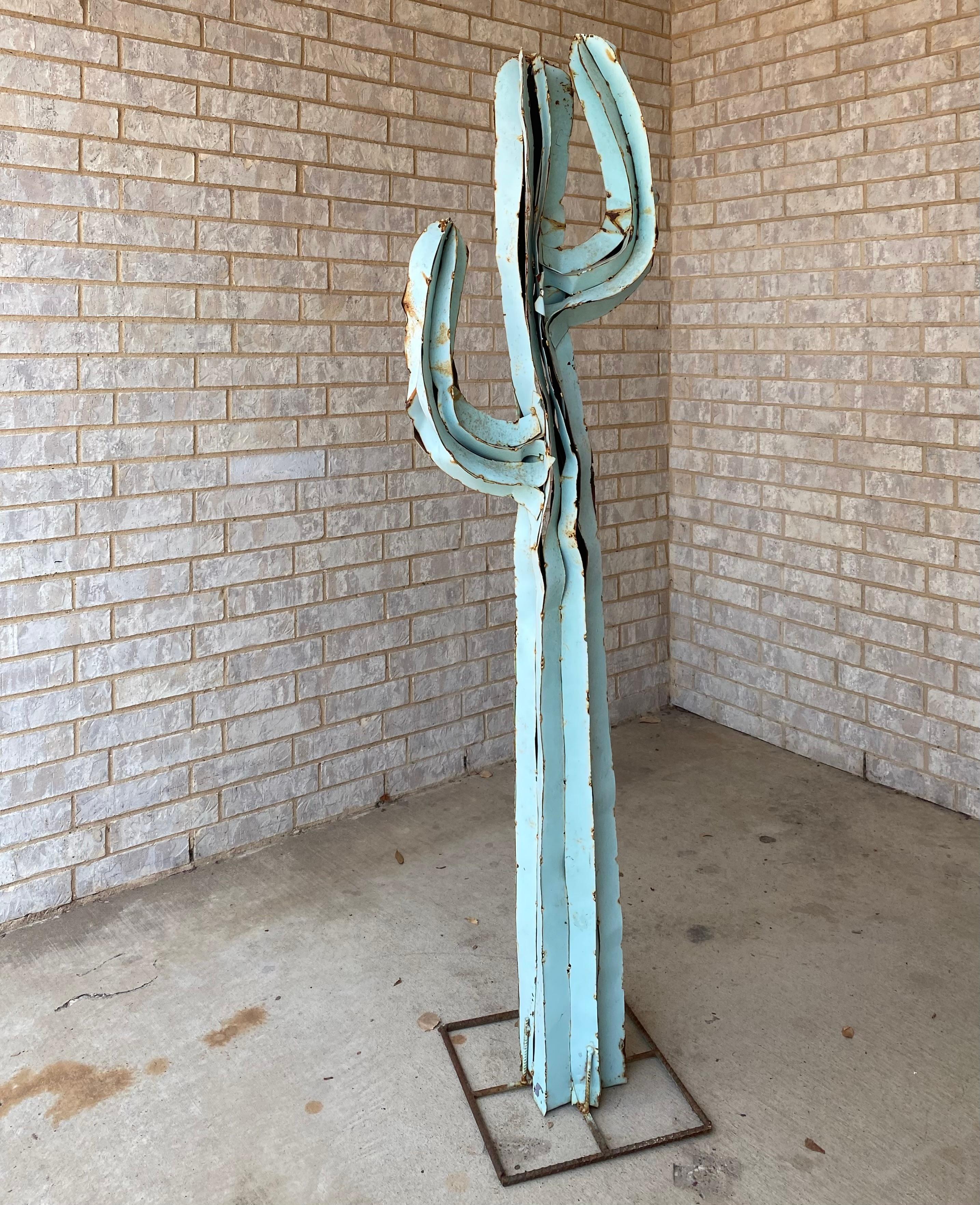 Escultura folclórica de cactus de metal soldado por puntos envejecido en azul/verde pálido Estadounidense en venta
