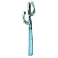 Escultura folclórica de cactus de metal soldado por puntos envejecido en azul/verde pálido
