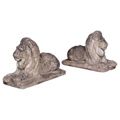 Lions de jardin en pierre vieillie, vers 1940