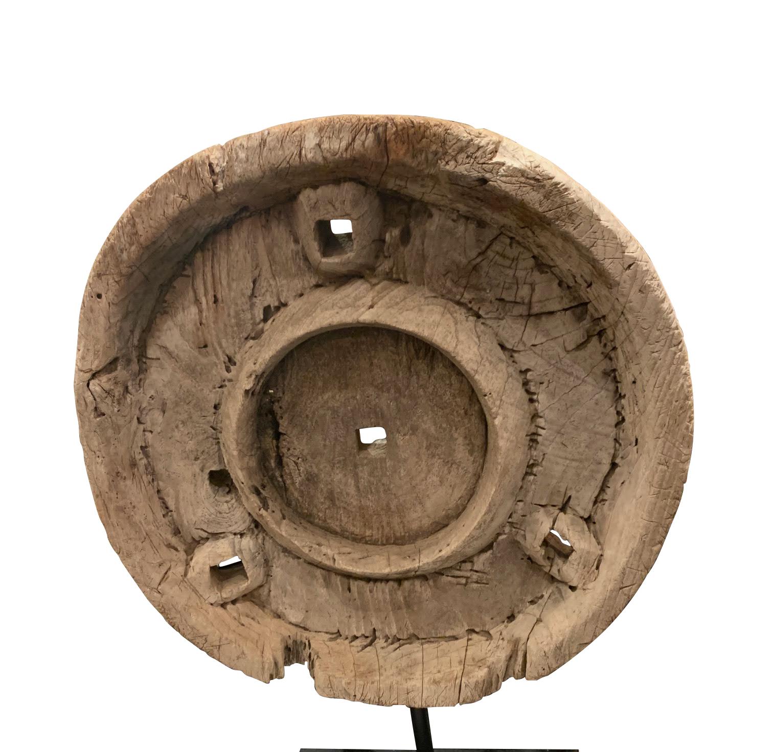Indien Sculpture de roue de chariot en bois vieilli, Inde, années 1920 en vente