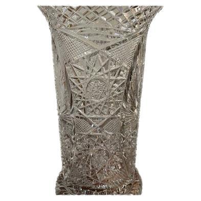 It's a beautiful crystal cut base, very suitable for a flower vase or just as a decorative object.