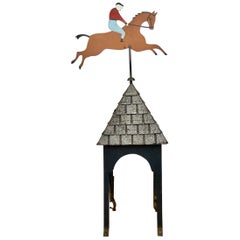 Weathervane-Pferd mit Jockey auf spitzem Dach, Mitte des 20. Jahrhunderts, Europa