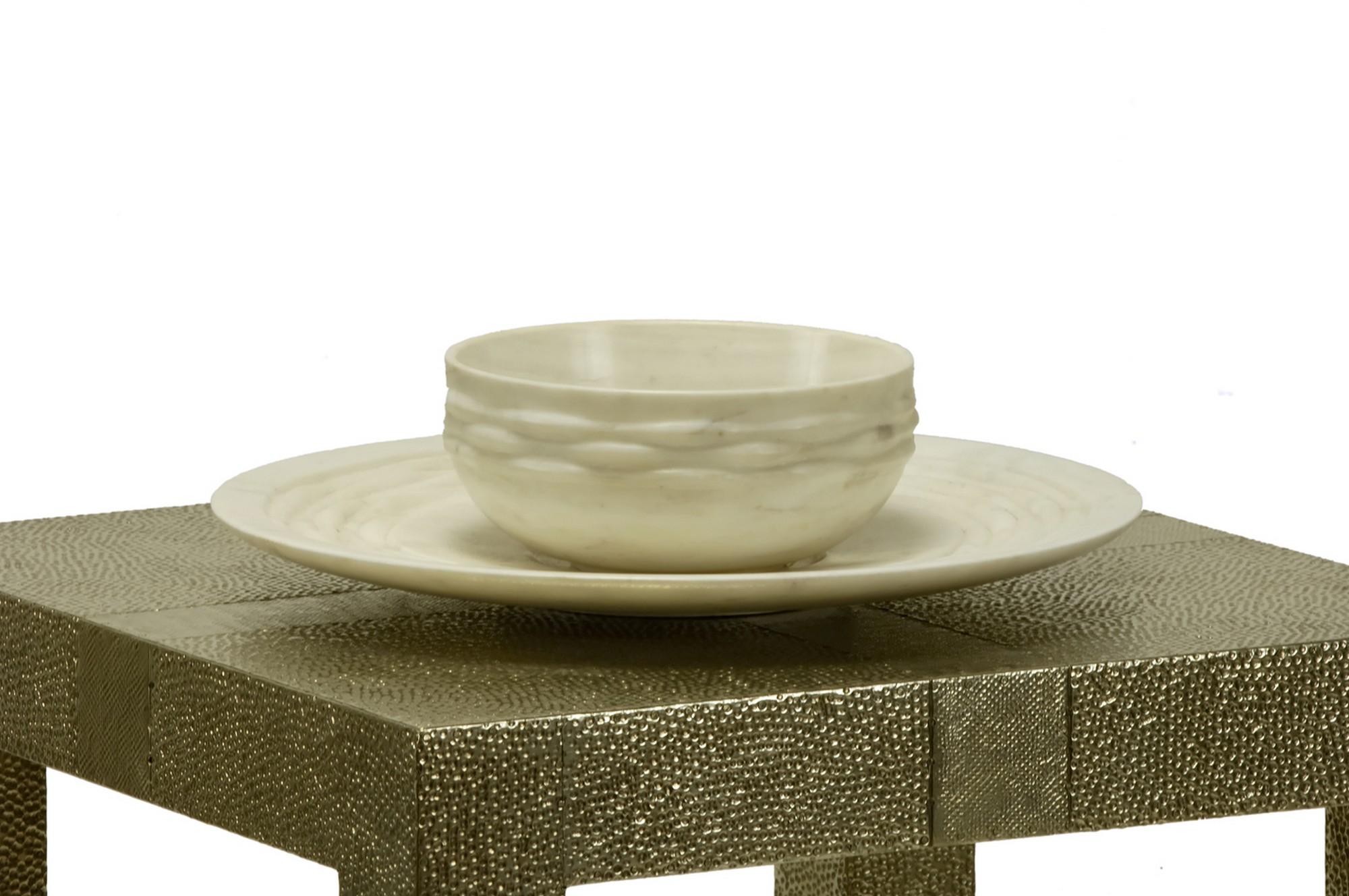 Scolpito da un unico blocco di marmo con un'incisione delicata, perfetto per un pot-pourri, una fruttiera o un semplice portachiavi.


Ciotola Weave in marmo bianco
Dimensioni: 10