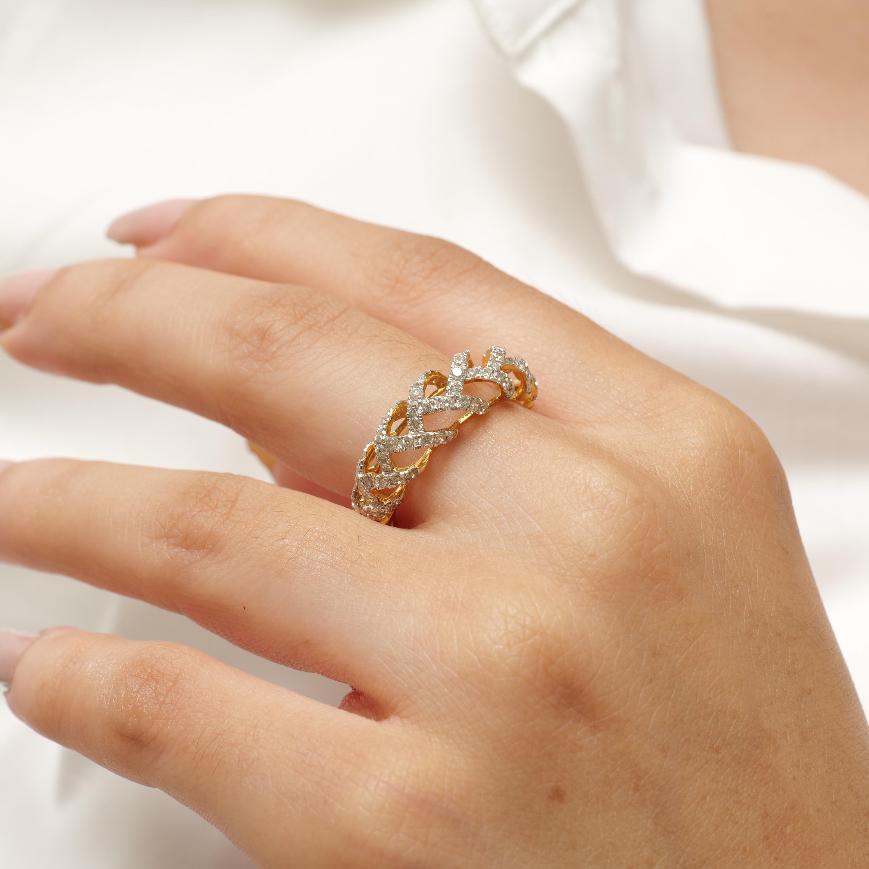 Taille ronde Bague à diamants Weave Design en or massif 14 carats (certifiée) en vente