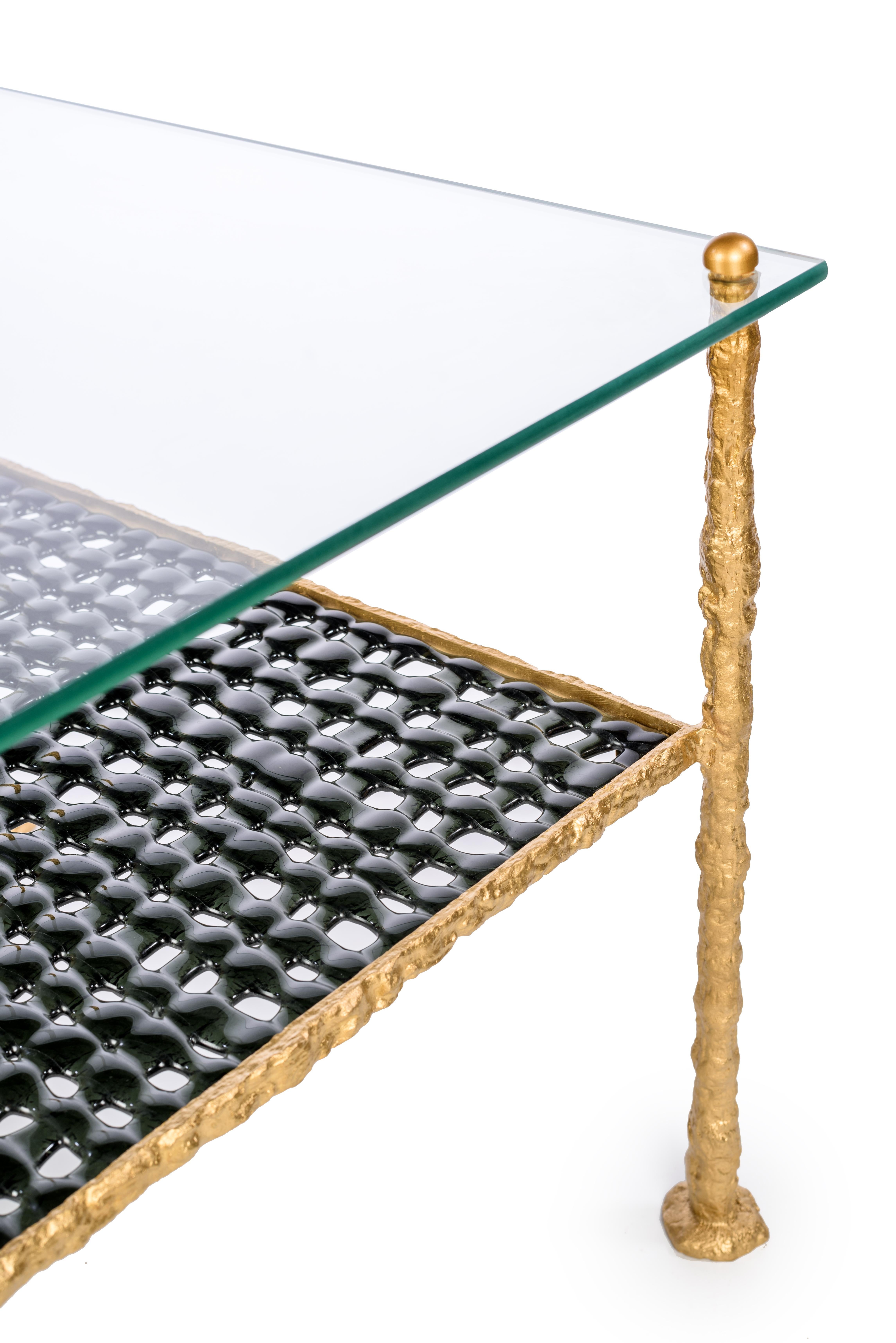 WEAVE- Mesa de centro de latón macizo y cristal hecha a mano en Nuevo estado para la venta en Giza Governorate, EG