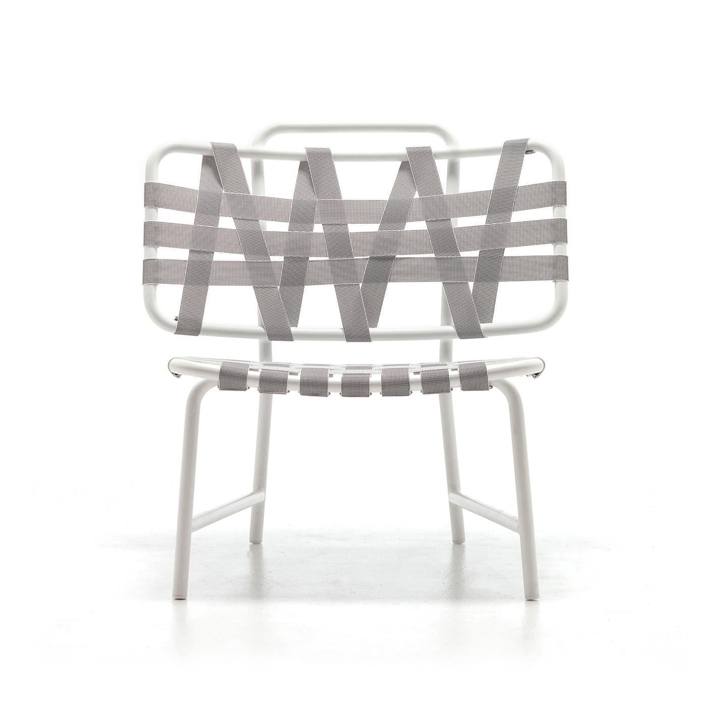Chair Weaving with aluminium structure in white lacquered finish.
Seat and back made with light grey elastic belts. Indoor or outdoor use.
Also available with structure in blue lacquered finish with blue elastic belts
or with structure in dark
