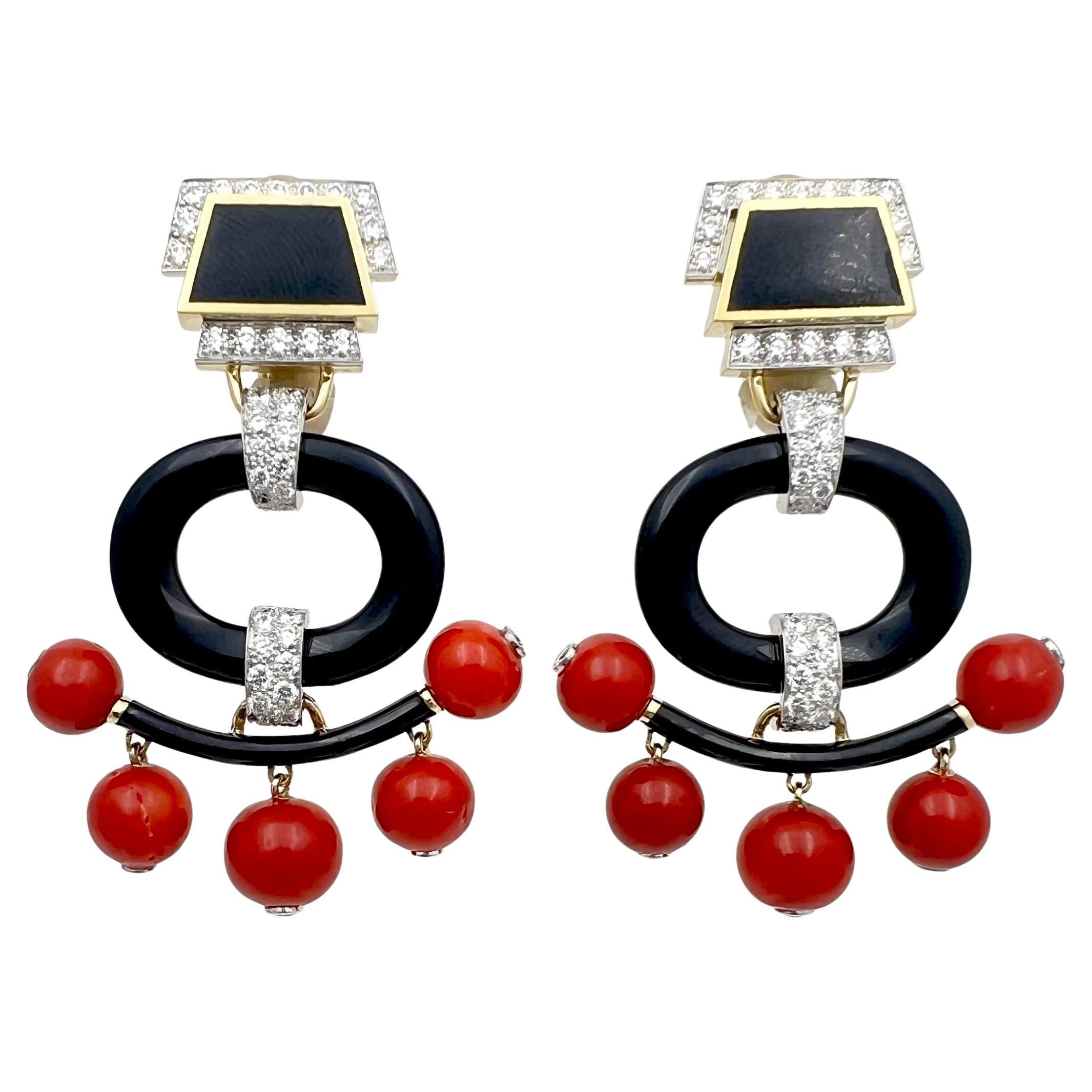 Taglio brillante Orecchini a pagoda Webb in oro 18k e platino con corallo e diamanti in vendita