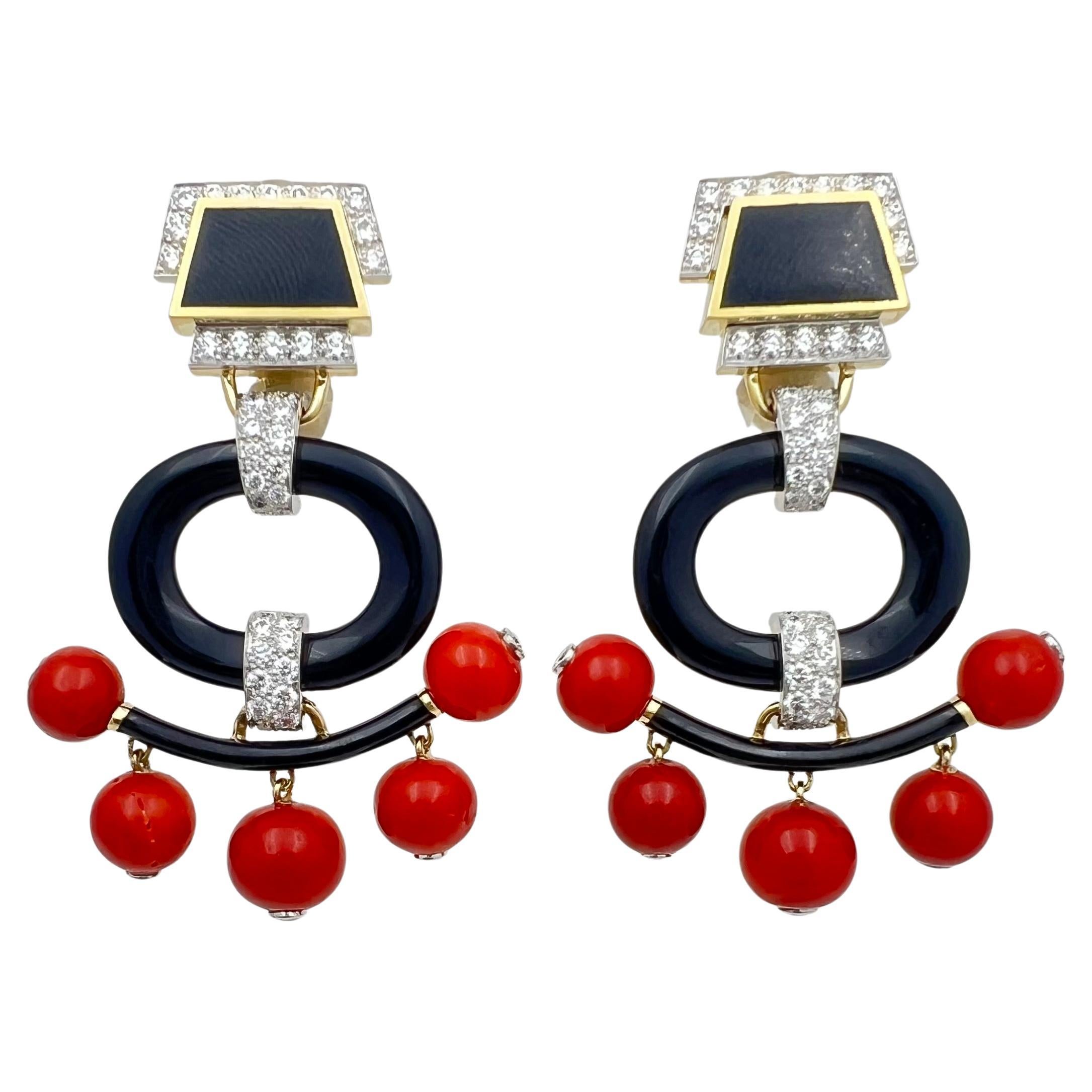 Orecchini a pagoda Webb in oro 18k e platino con corallo e diamanti in vendita