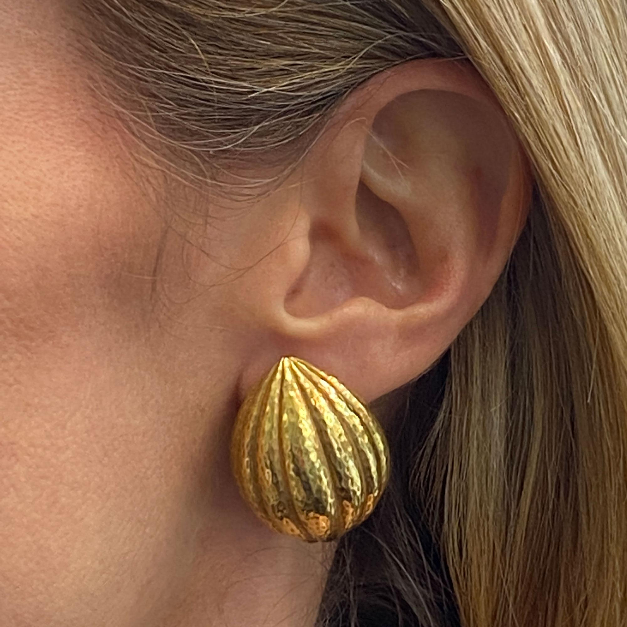 Women's Webb Hammered 18 Karat Yellow Gold Ribbed Clip Earrings
