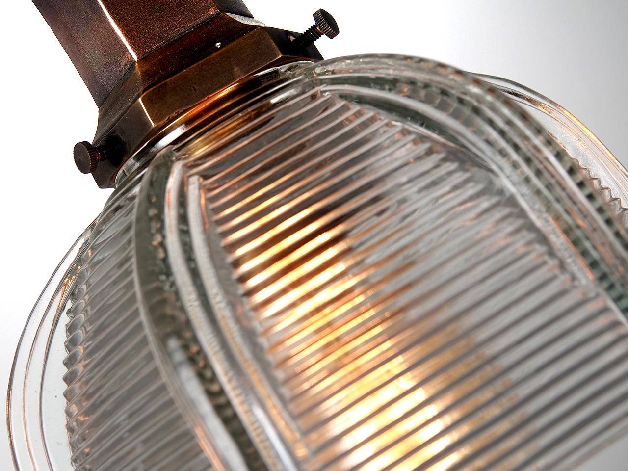 As with all Prismatic glass the reflections and quality of light that it projects make them a favorite. The Hexagon design, horizontal prisms and vertical bordering glass give this lamp an amazing look. The design also works well when the lights are