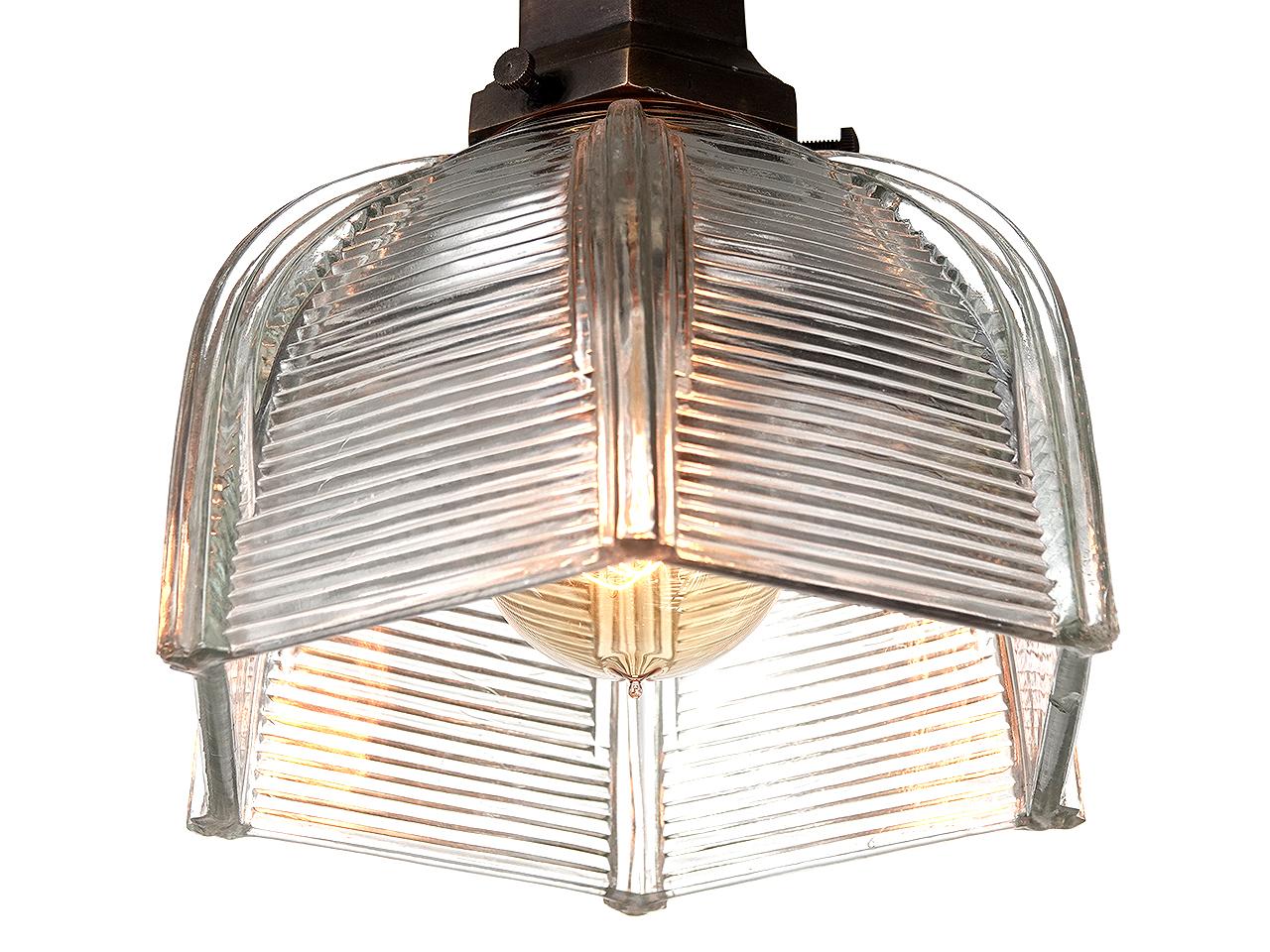 Webbed Hexagon Prismatic Pendent In Good Condition For Sale In Peekskill, NY