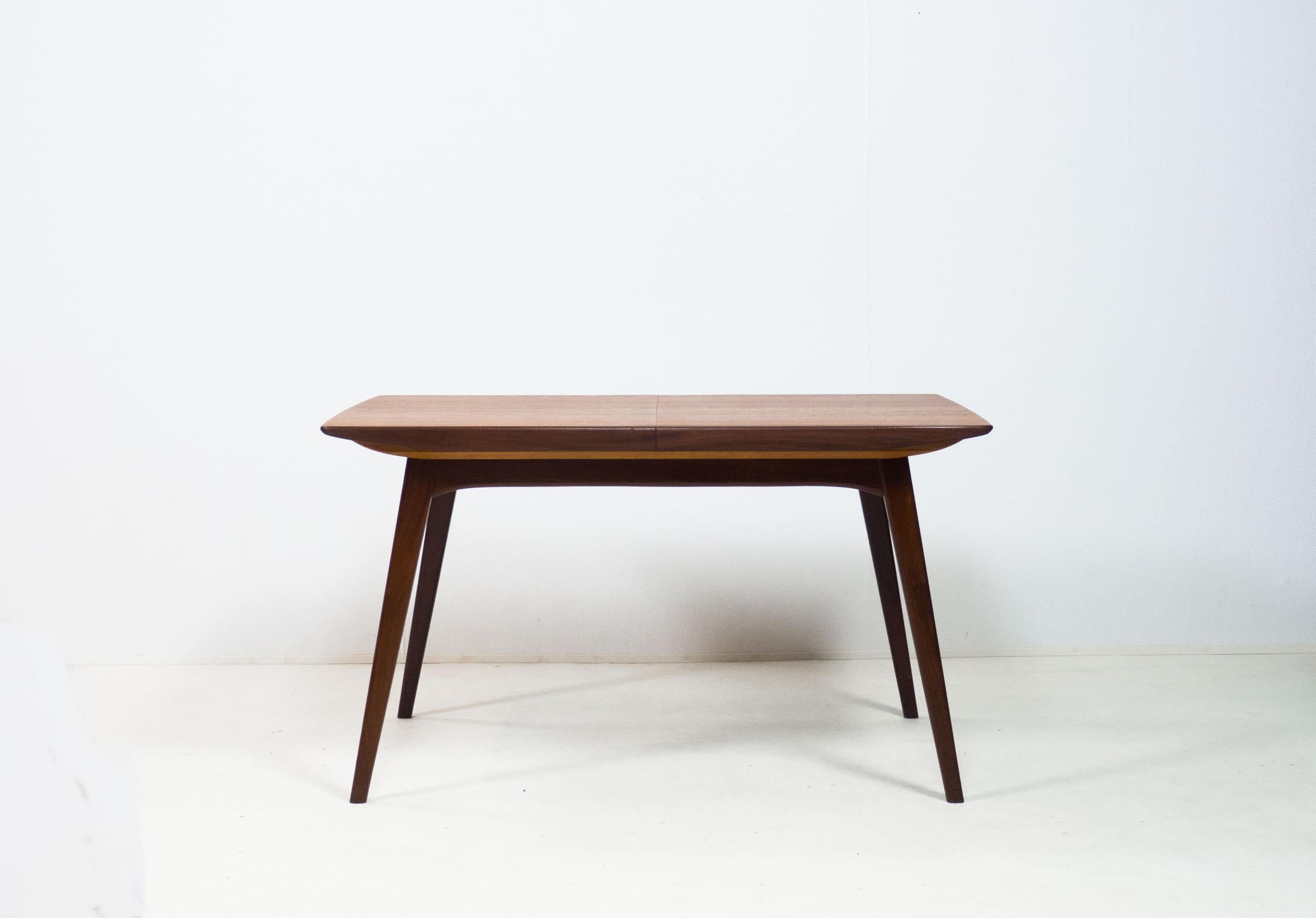 Mid-Century Modern Table de salle à manger en teck modèle WéBé 'Milaan' - Louis van Teeffelen en vente