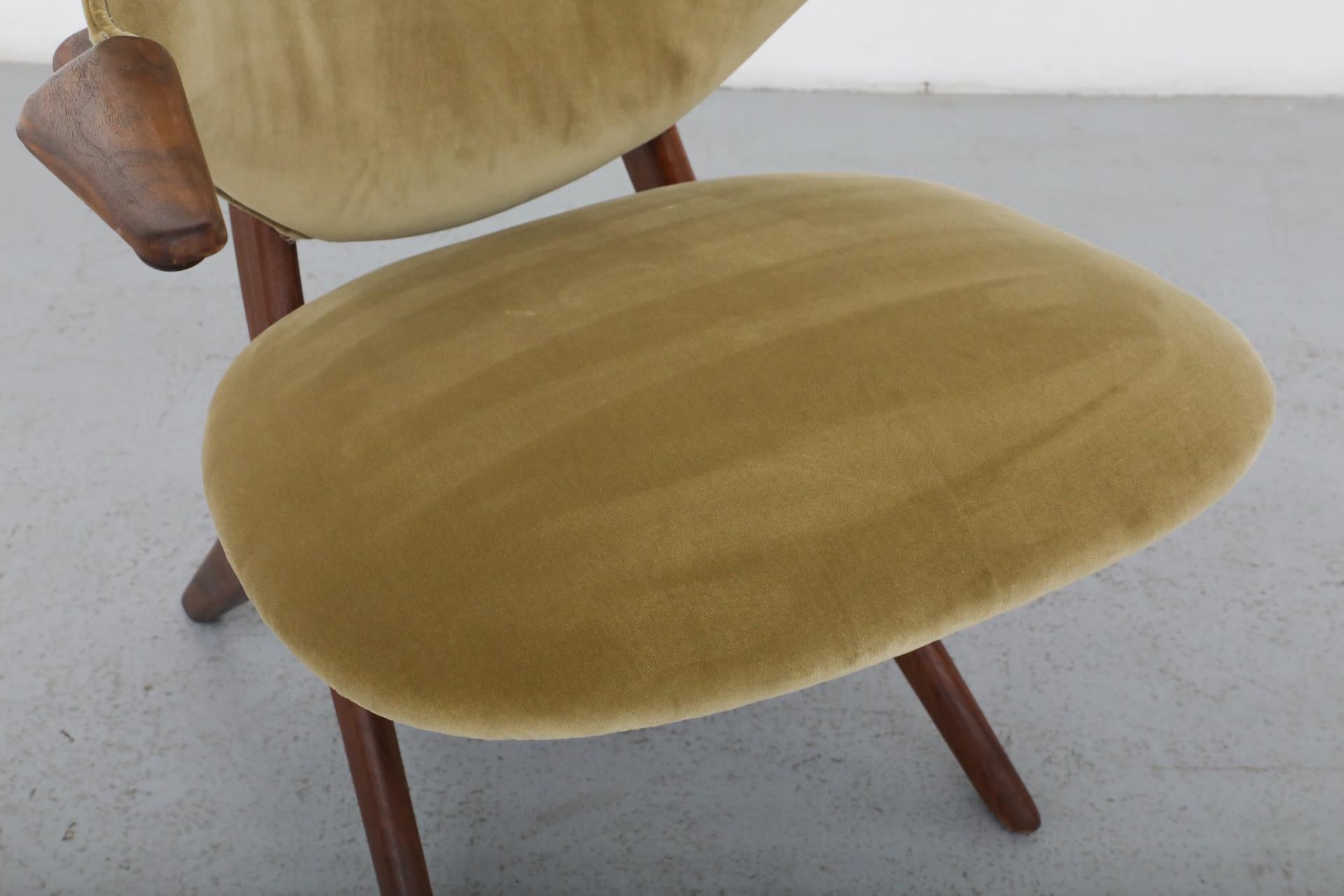 Chaise pélican Webe de Louis Van Teeffelen avec nouveau tissu d'ameublement en velours vert 6