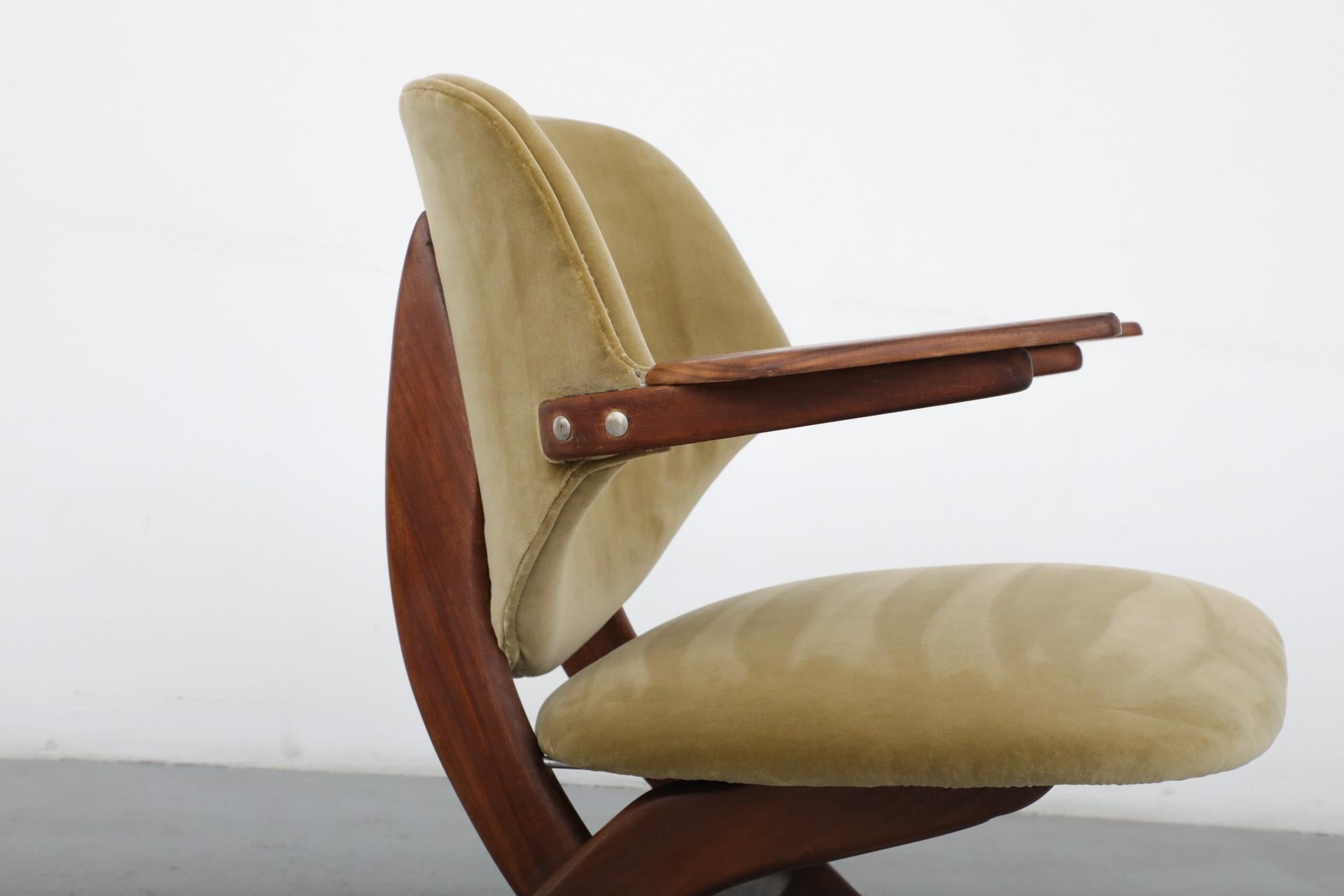 Chaise pélican Webe de Louis Van Teeffelen avec nouveau tissu d'ameublement en velours vert 7