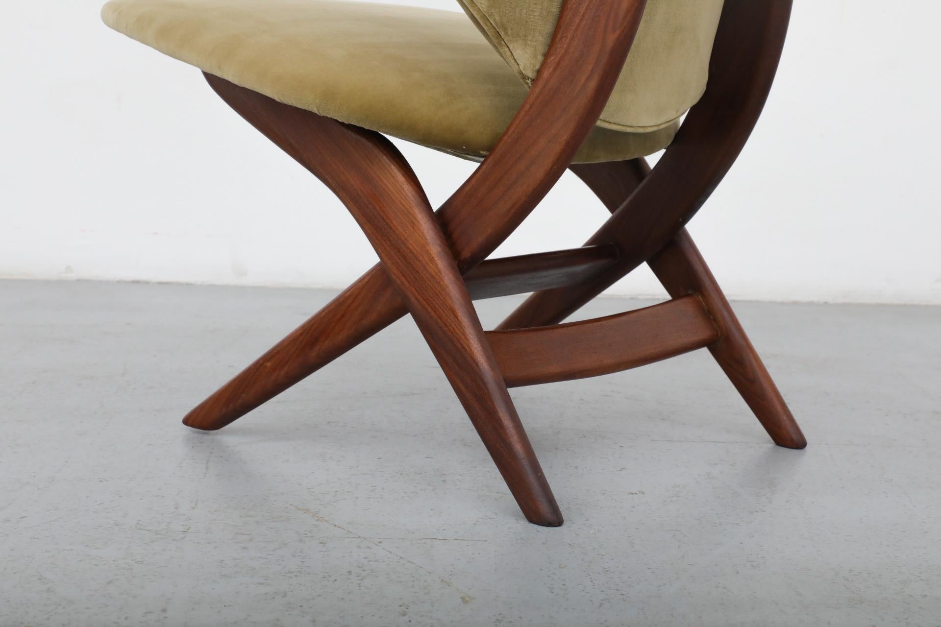 Chaise pélican Webe de Louis Van Teeffelen avec nouveau tissu d'ameublement en velours vert 9