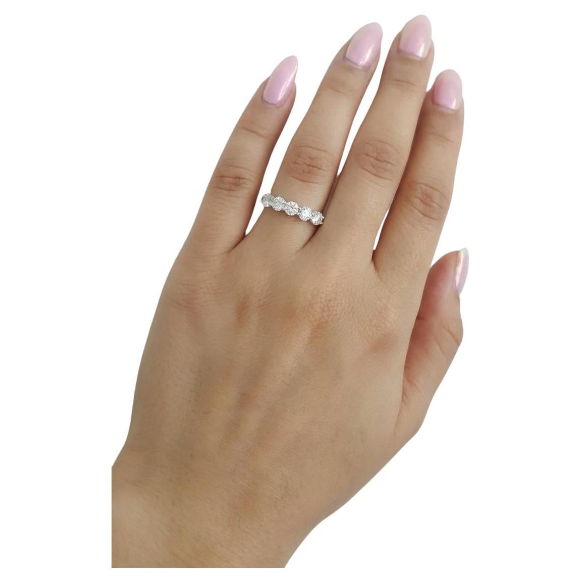 Fascia nuziale da 1,00 carati con diamante rotondo e brillante a cinque pietre in oro bianco 14k