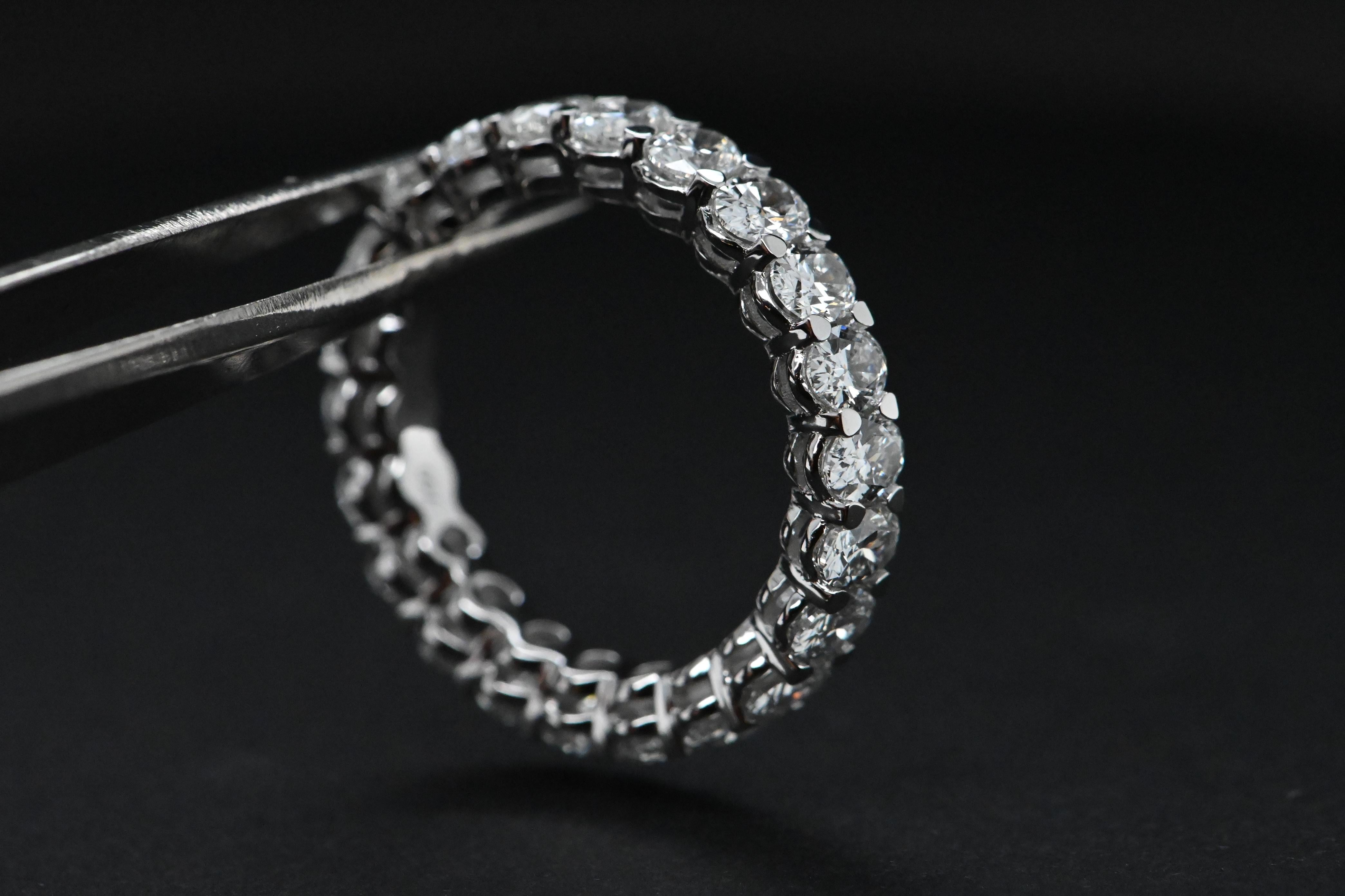 Wedding Band In 18-Carat White Gold Set With Diamonds Totaling 3.330-Carat In New Condition For Sale In Vannes, FR