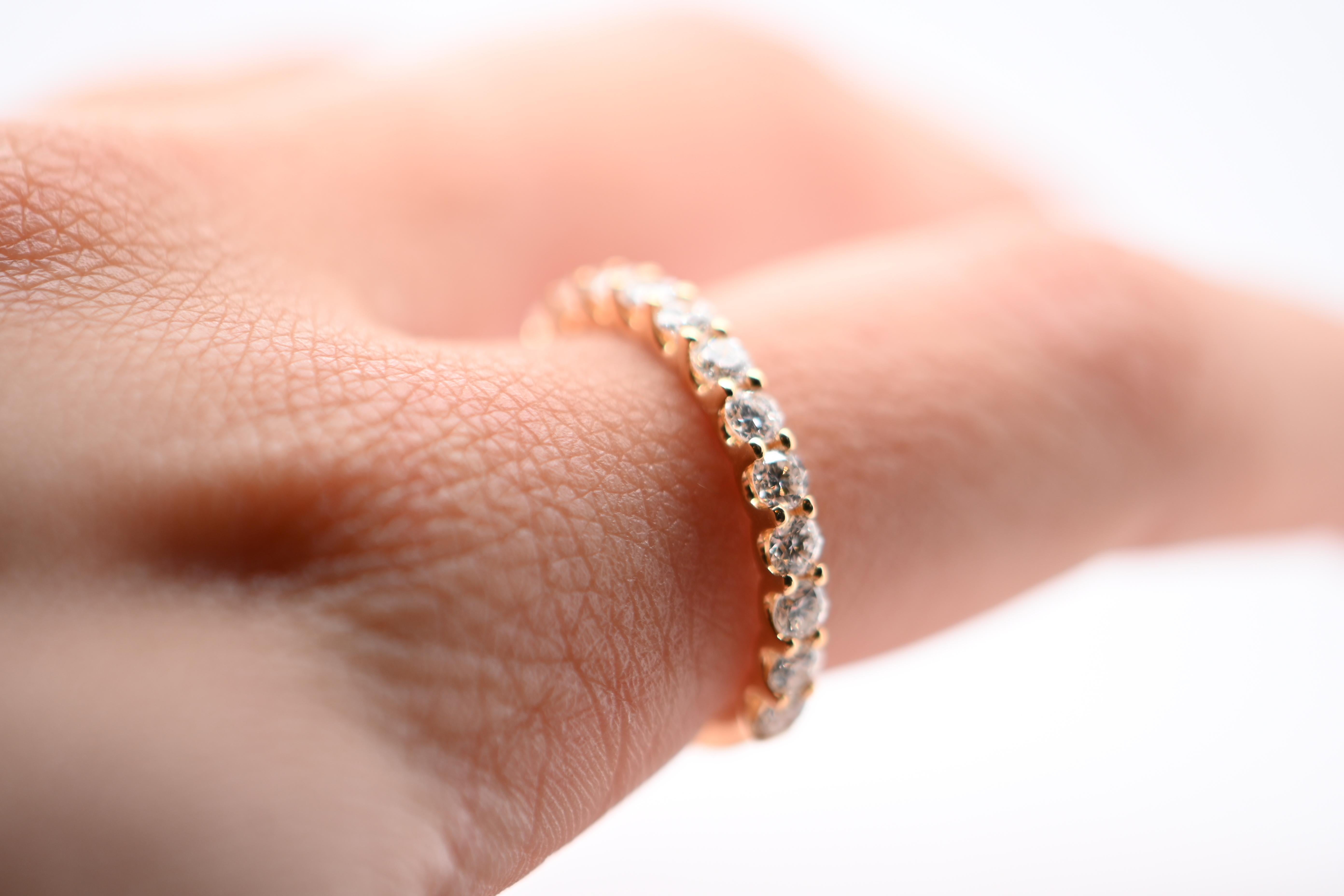 Women's Wedding Band in 18 ct Yellow Gold with 0.870 ct Diamonds For Sale
