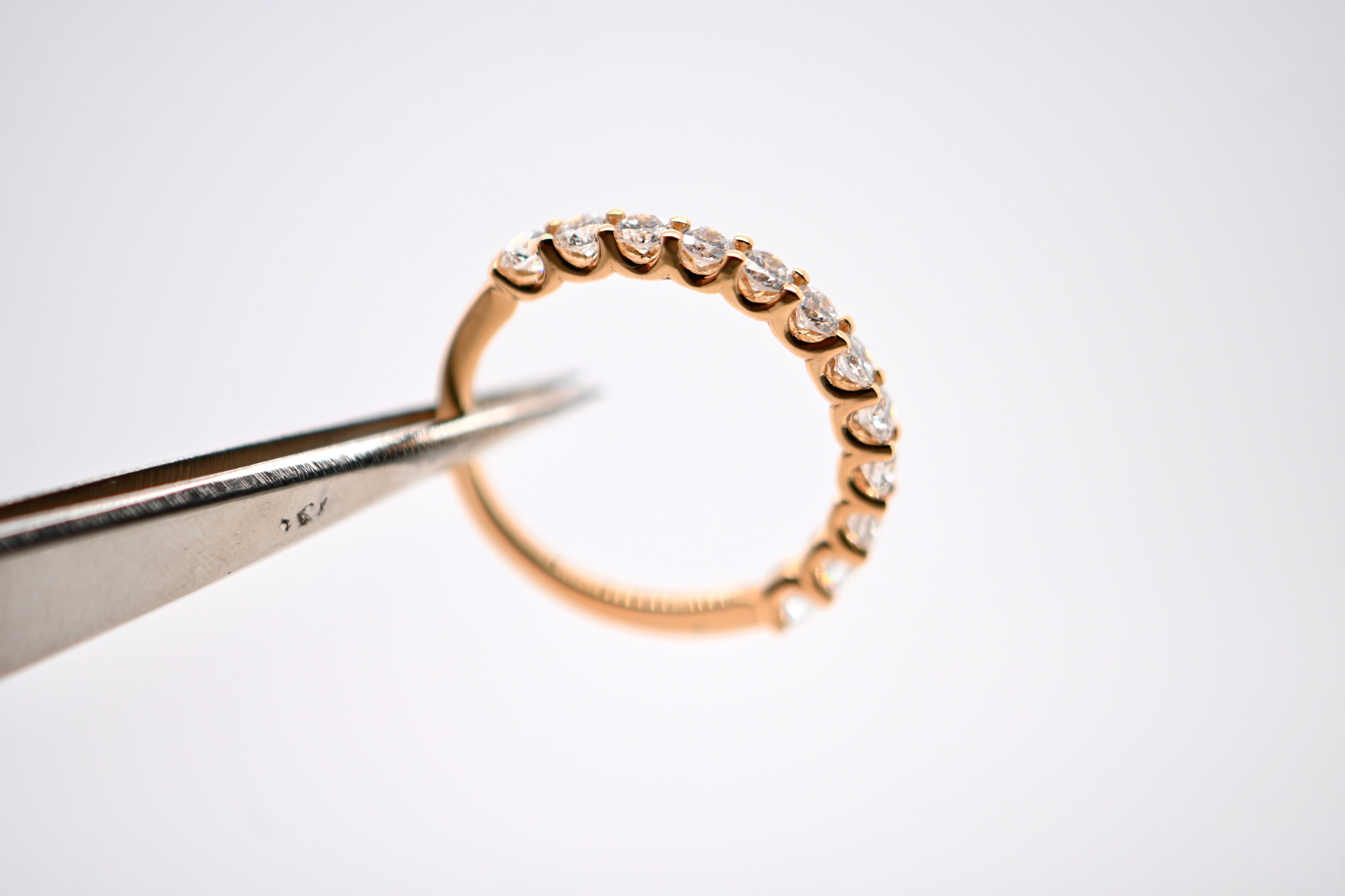 Wedding Band in 18 ct Yellow Gold with 0.870 ct Diamonds For Sale 1