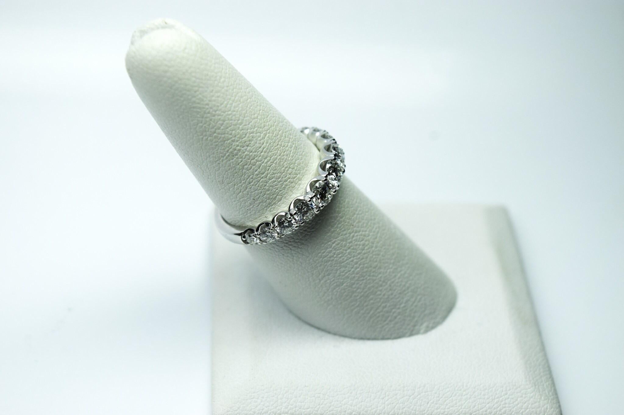 Alliance comme aucun autre PLATINUM 1,50 carat diamants VS couleur F diamant éternité Neuf - En vente à Boca Raton, FL