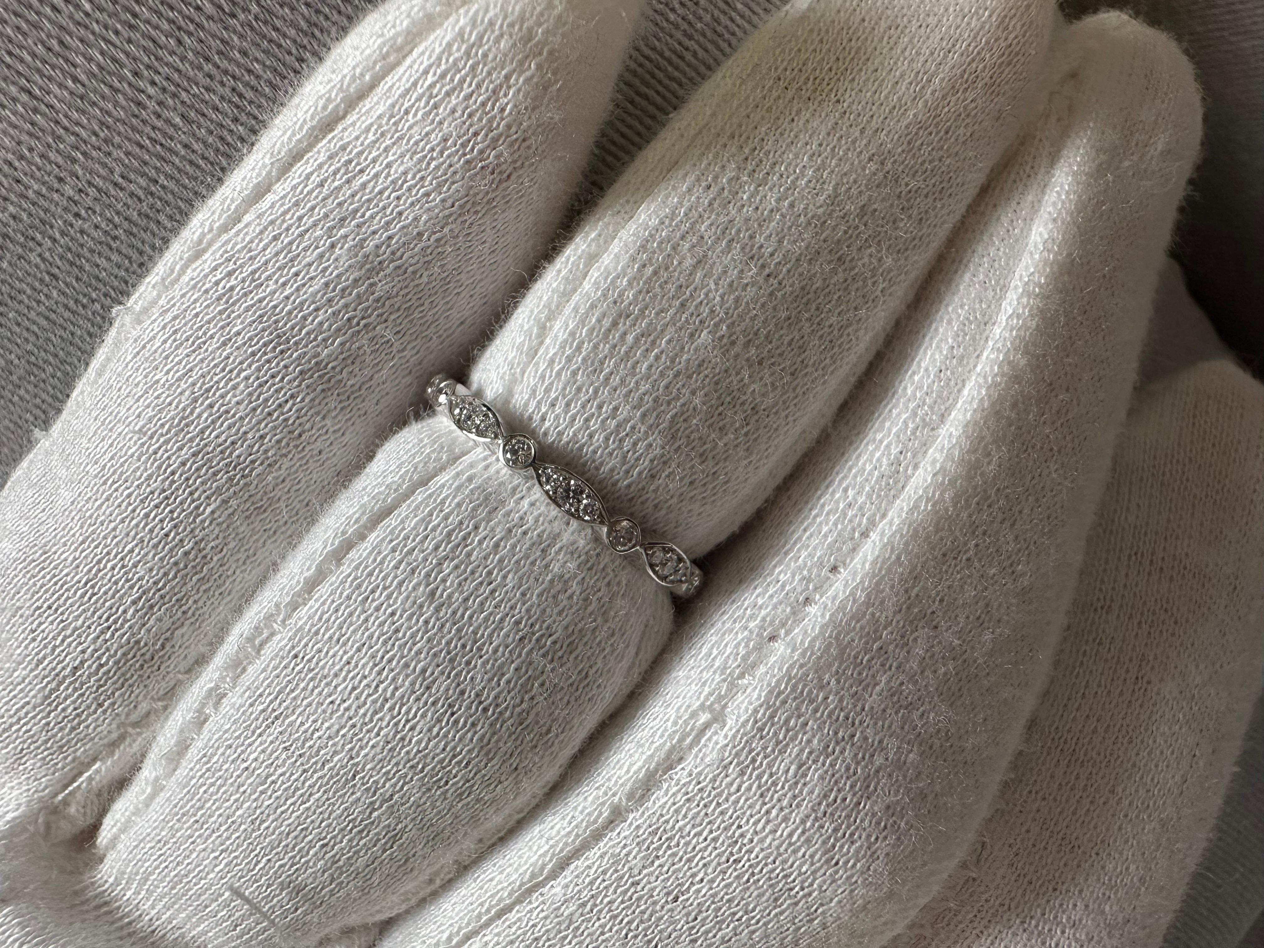 Stunning diamond wedding band in 18KT white gold with natural white diamonds, size 6.25, the ring cannot be re-sized!

Metal Type: 18KT 
Natural Diamond(s):
Color: F-G
Cut:Round Brilliant
Carat: 0.35ct
Clarity: VS-SI

Certificate of authenticity