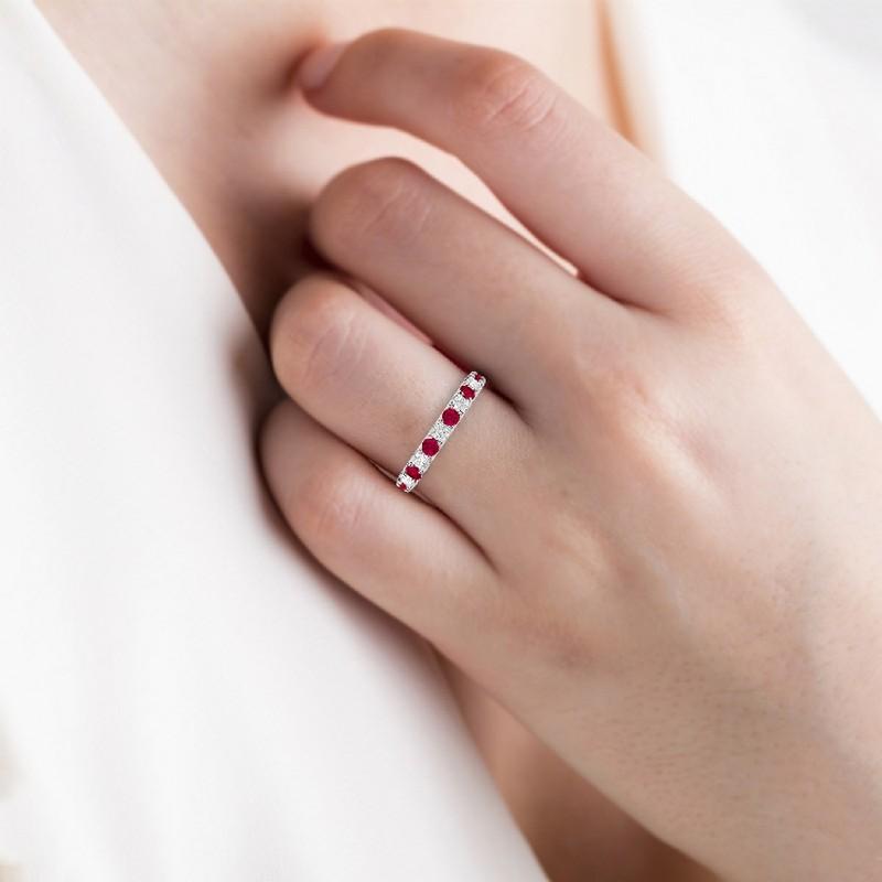 Wedding Band Ring 1981 Classic Collection with Diamonds & Ruby in 18K White Gold In New Condition For Sale In Paramus, NJ