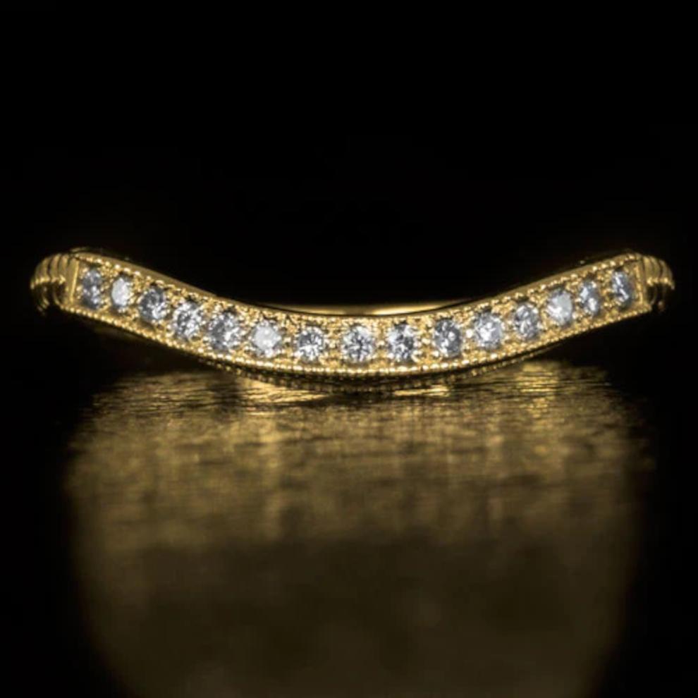 Beautiful diamond wedding band in yellow gold. This ring band is antique inspired and has the makings of a real 1920's band.
The band is curved but the curve will work with many rings as it works with some of our various designs.
Fifteen sparkling