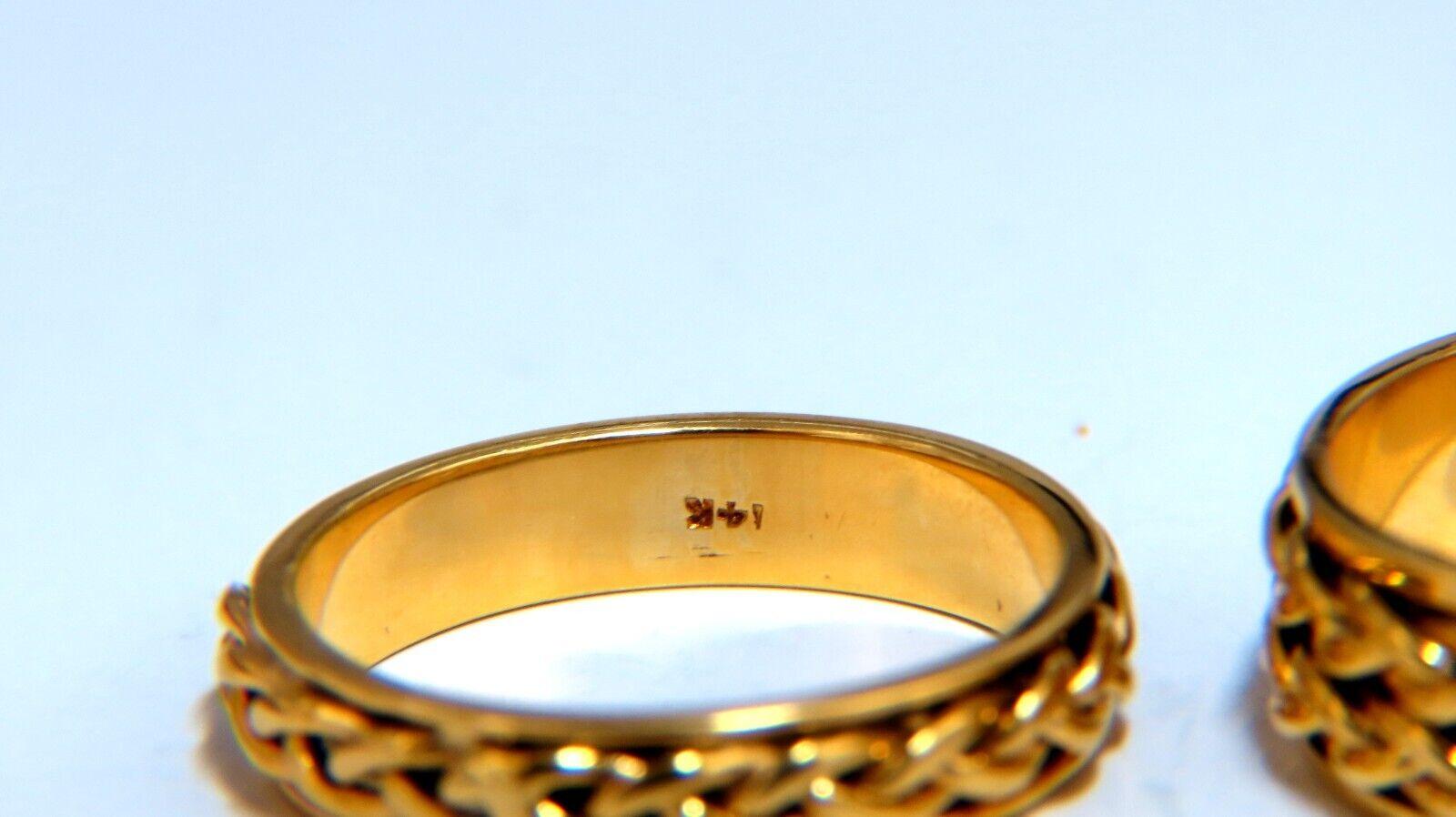 Matching Gold Bands

14kt Gold 

7.5 4.5mm 

Size: 9 9.25

We may not resize.

11; Grams. 

Depth: 2