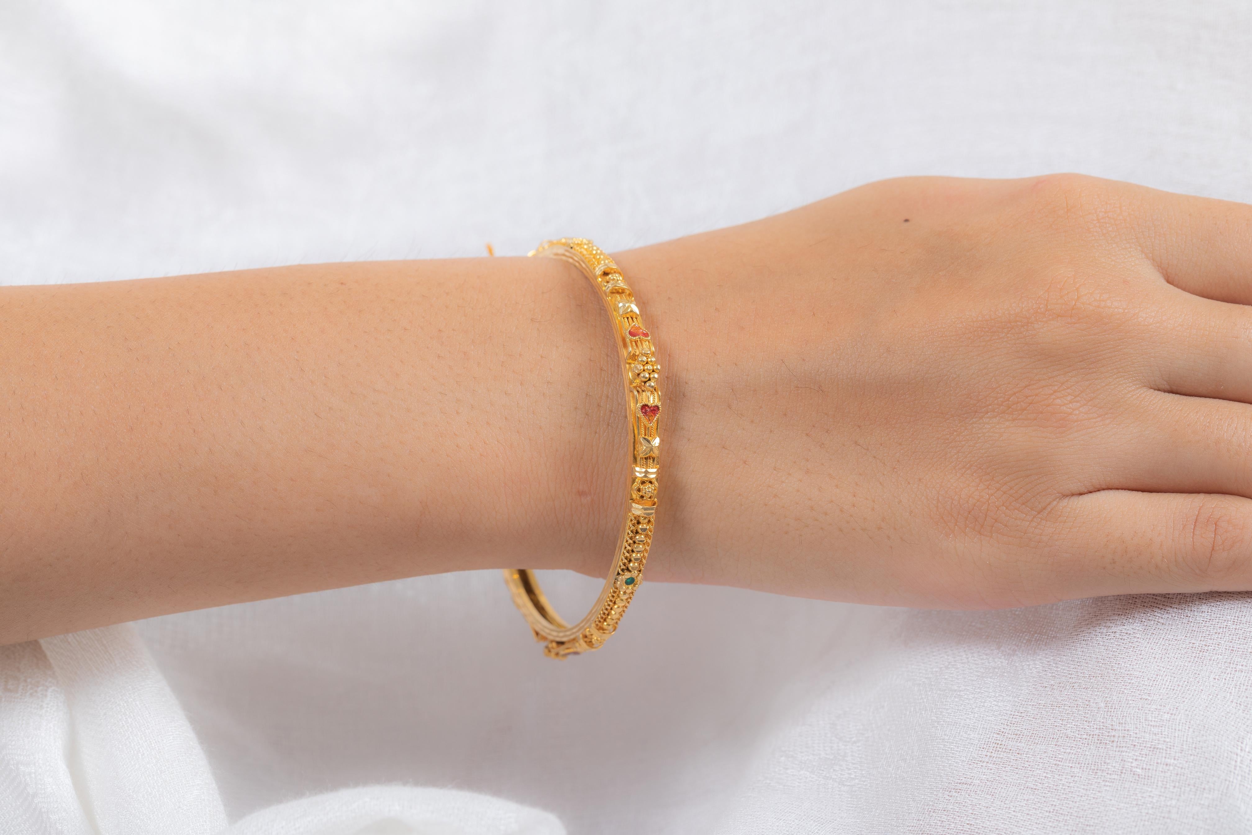 Enamel and engraved bangle in 18K gold. It’s a great jewelry ornament to wear on occasions and at the same time works as a wonderful gift for your loved ones. These lovely statement pieces are perfect generation jewelry to pass on.
Bangles feel