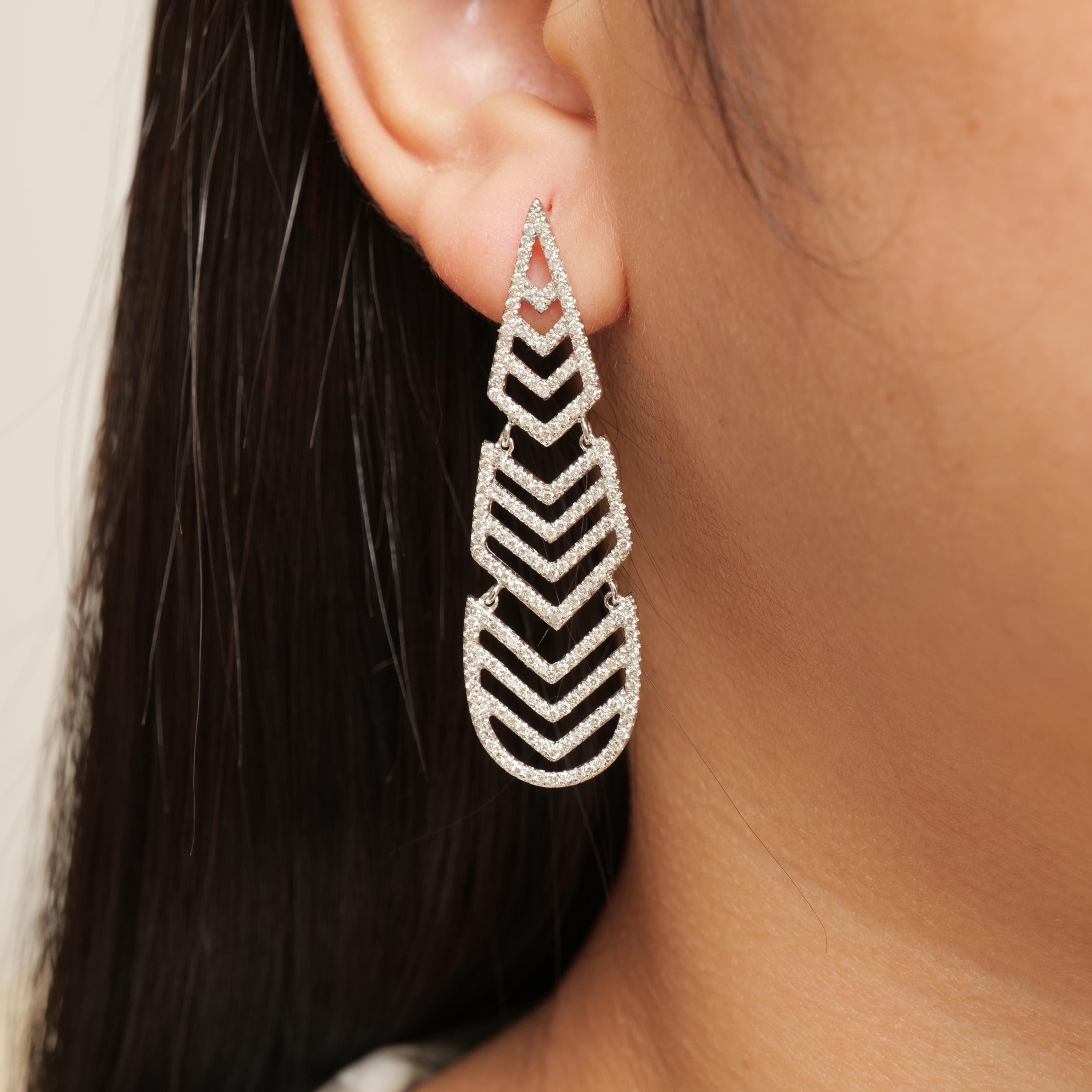 Pendientes colgantes de diamantes en forma de araña de oro macizo de 14k (certificados) Art Decó en venta