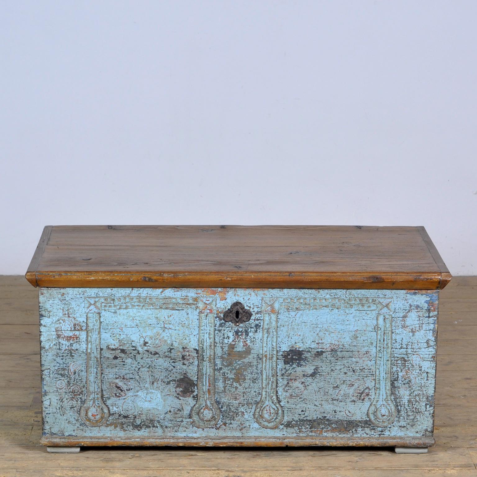 A painted pine wedding chest from Hungary with the original blue paint, circa 1880. Clean on the inside. Neat coffee table, collector's item or storage unit.