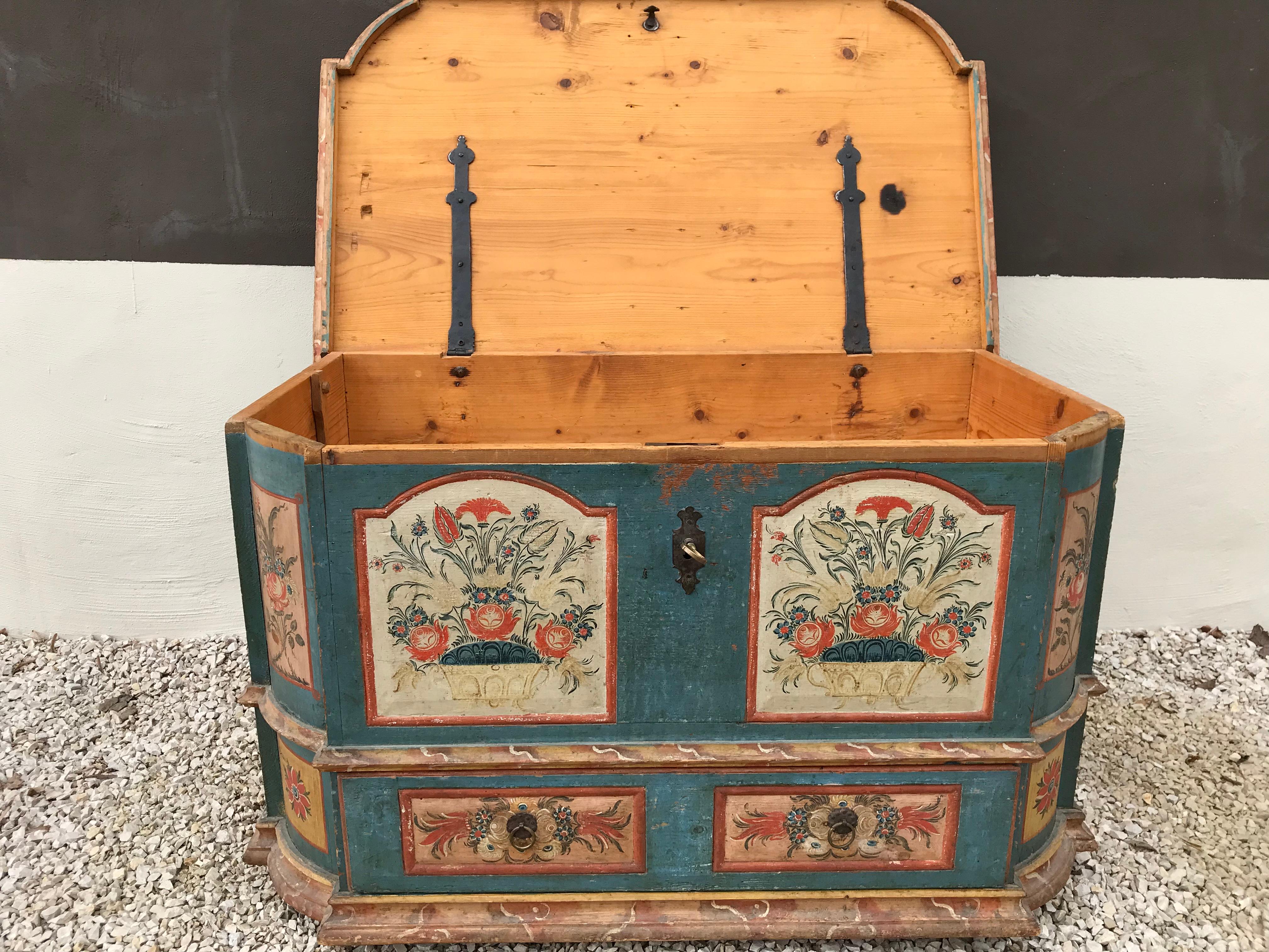 This painted chest comes from the Czech republic,
year 1818.