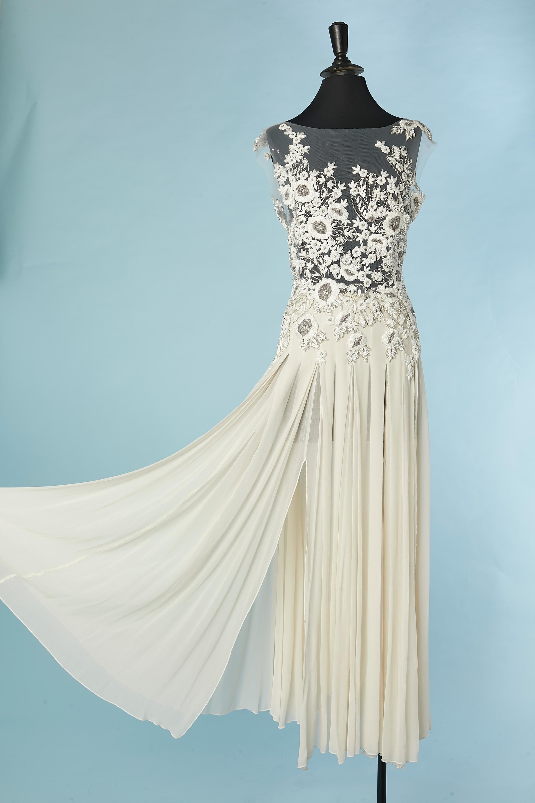Wedding dress in silk chiffon with beaded bust on tulle. Button covered with tulle, buttonhole , hook&eye and invisible zip in the middle back. See-through bust and skirt. Embroideries made of sequin, beads and silver thread.
SIZE M 