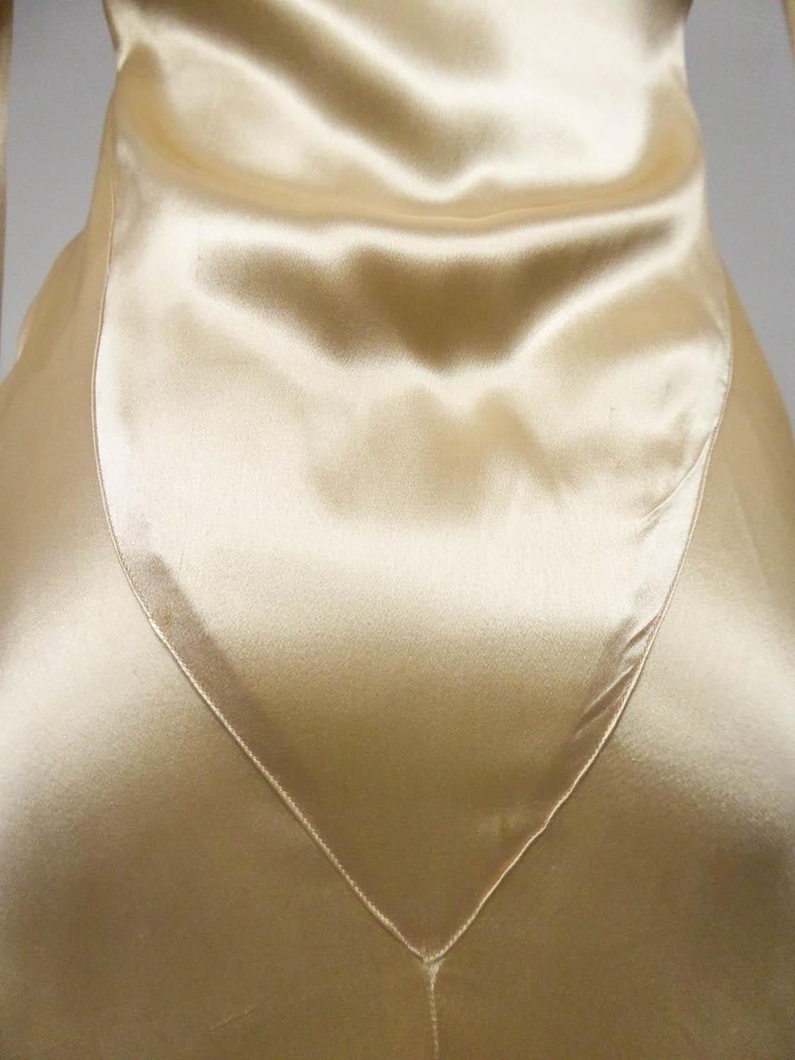 Wedding dress with big train in cream silk satin Circa 1935/1945 5