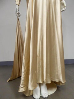 Wedding dress with big train in cream silk satin Circa 1935/1945