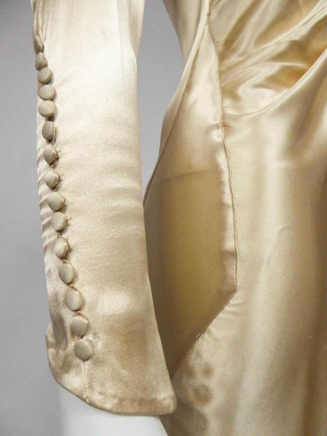 Women's Wedding dress with big train in cream silk satin Circa 1935/1945