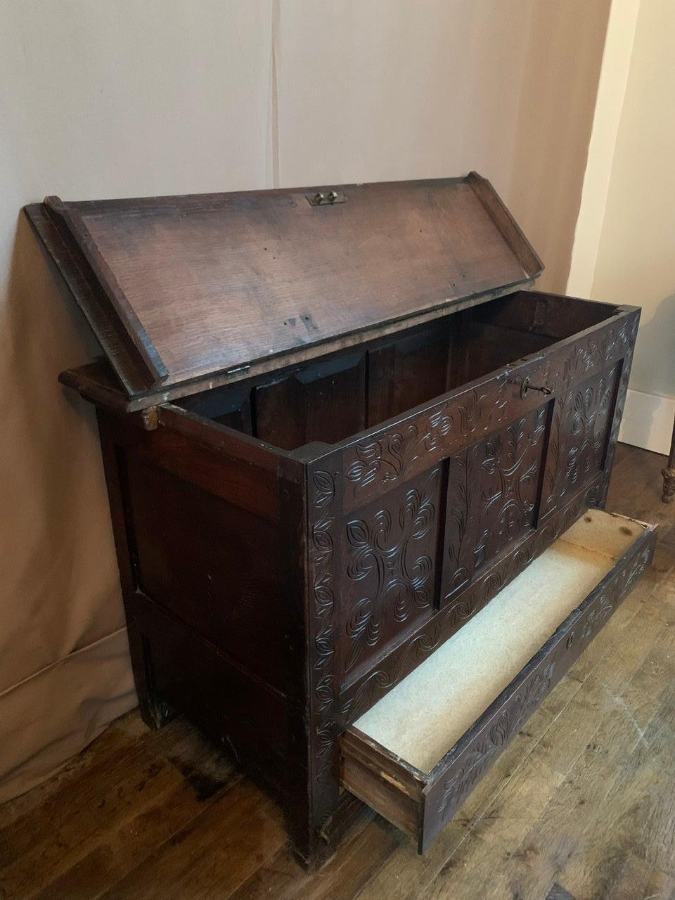 Beautiful 18th century regional style wedding chest. The wood is nicely carved with plant and floral motifs. A long drawer is present on the bottom rail. A wedding chest is used to carry the bride's trousseau (her bridal lingerie, crockery, wedding