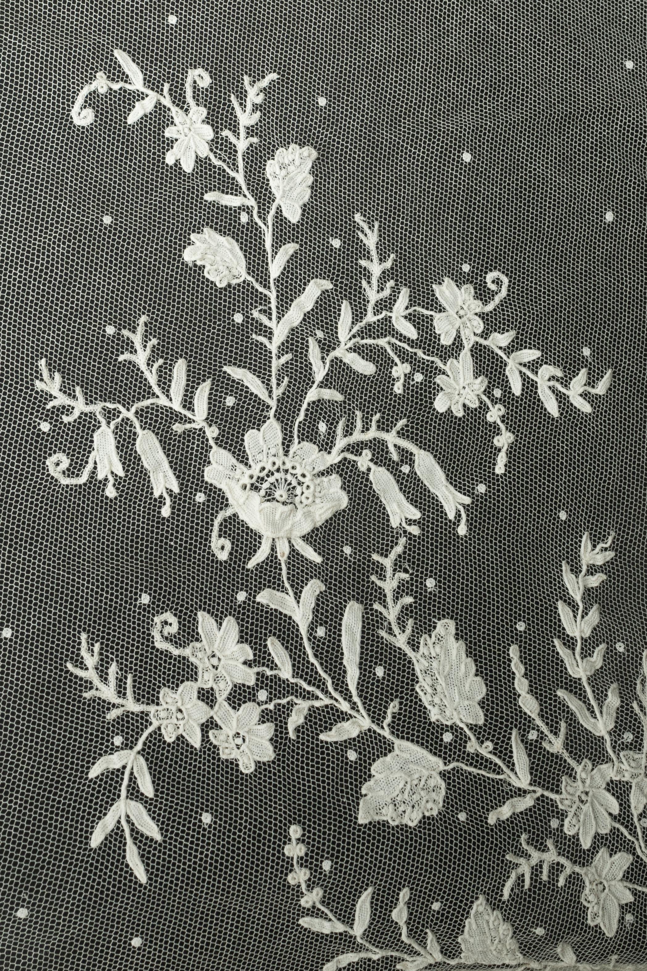 Velo de novia bordado con encaje en venta 5