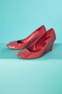 Wedge pink patent leather pump with pink buckle Roger Vivier