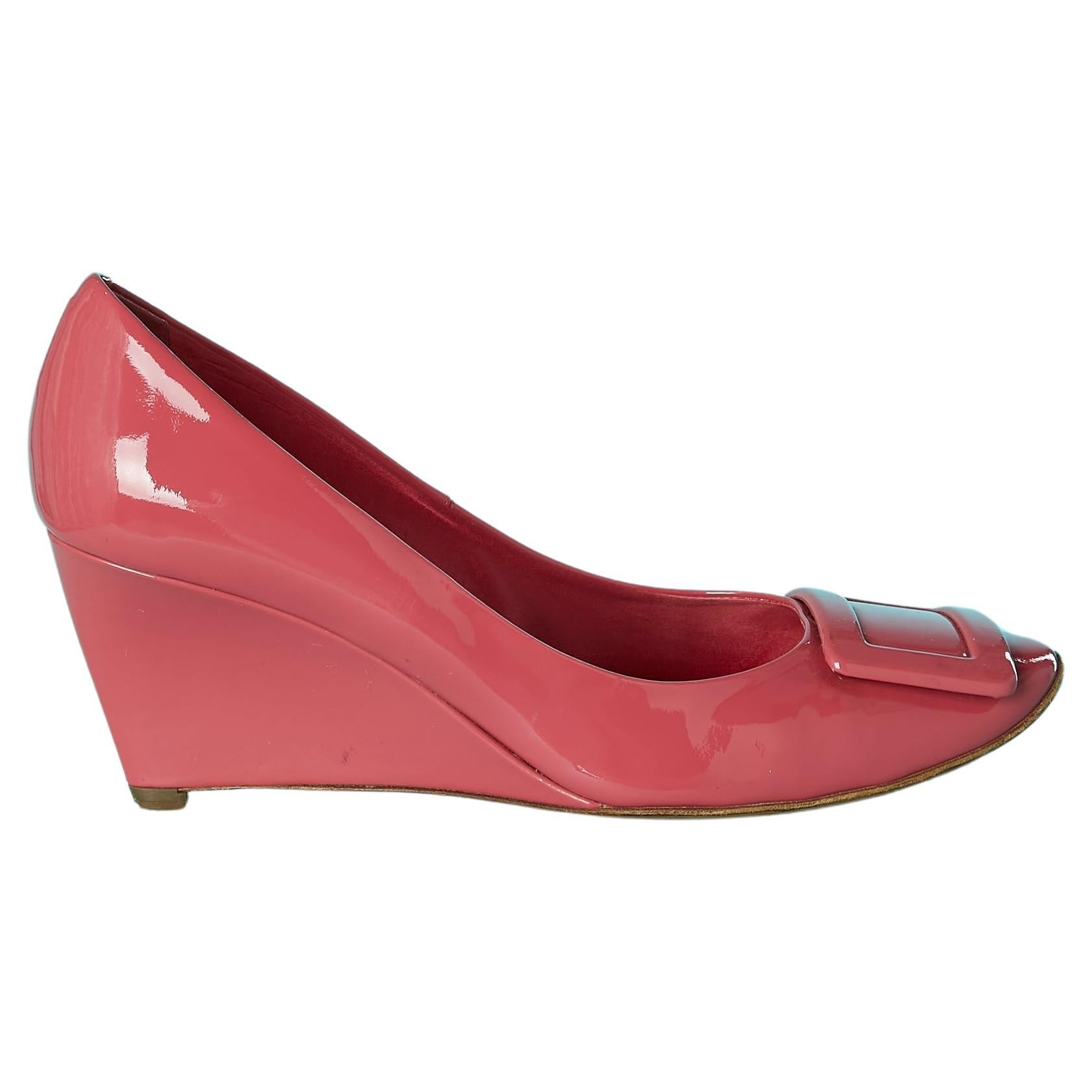 Wedge pink patent leather pump with pink buckle Roger Vivier  For Sale