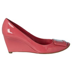 Wedge pink patent leather pump with pink buckle Roger Vivier 