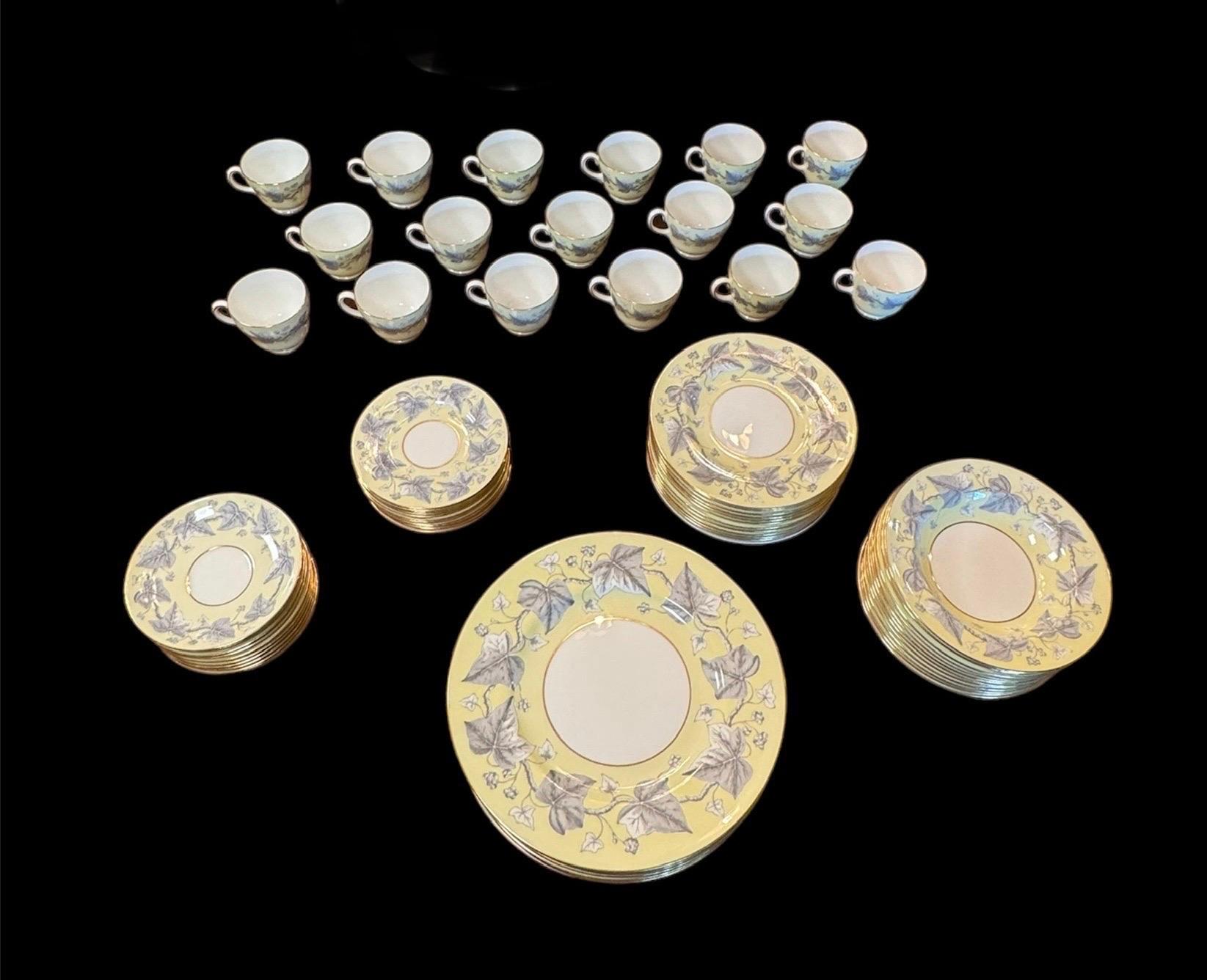 Wedgewood Service de table 6 pièces pour 12 Wedgewood 'Josephine Yellow' Bone China en vente 5