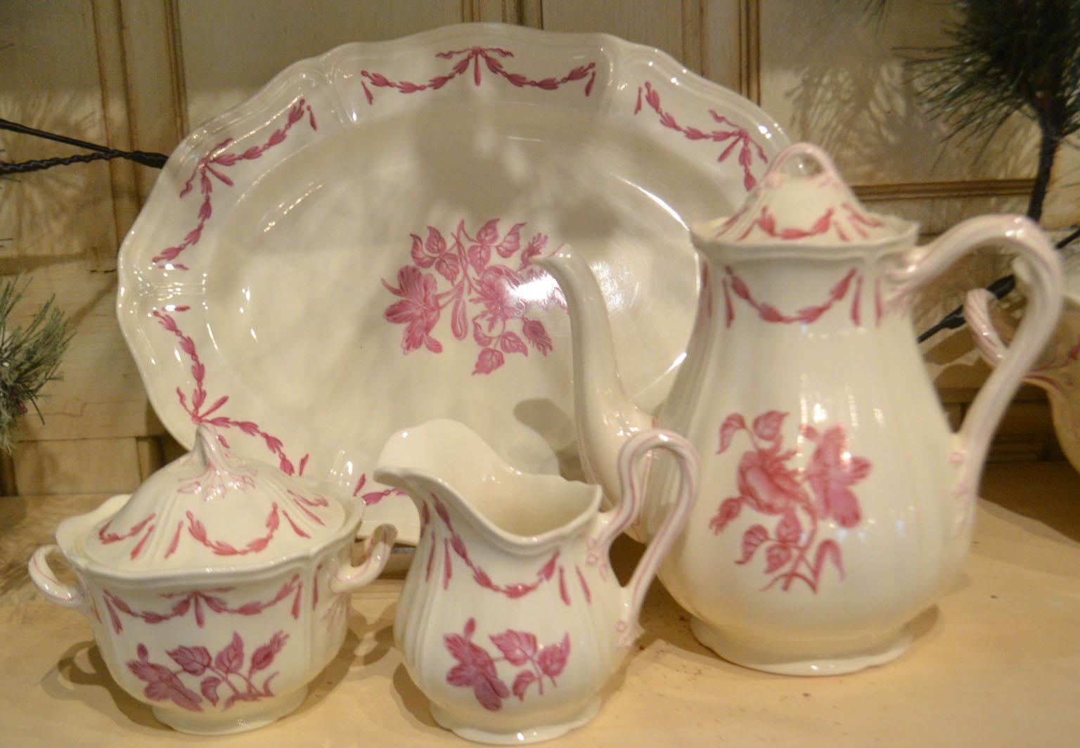 63-piece creme and pink fine bone china Wedgwood Williamsburg Husk Service for 8 + 1, service with floral motif throughout and brand stamp at undersides. Includes 9 dinner plates, 9 salad plates, 5 butter pat dishes, 1 sugar bowl, 1 condiment jar, 1