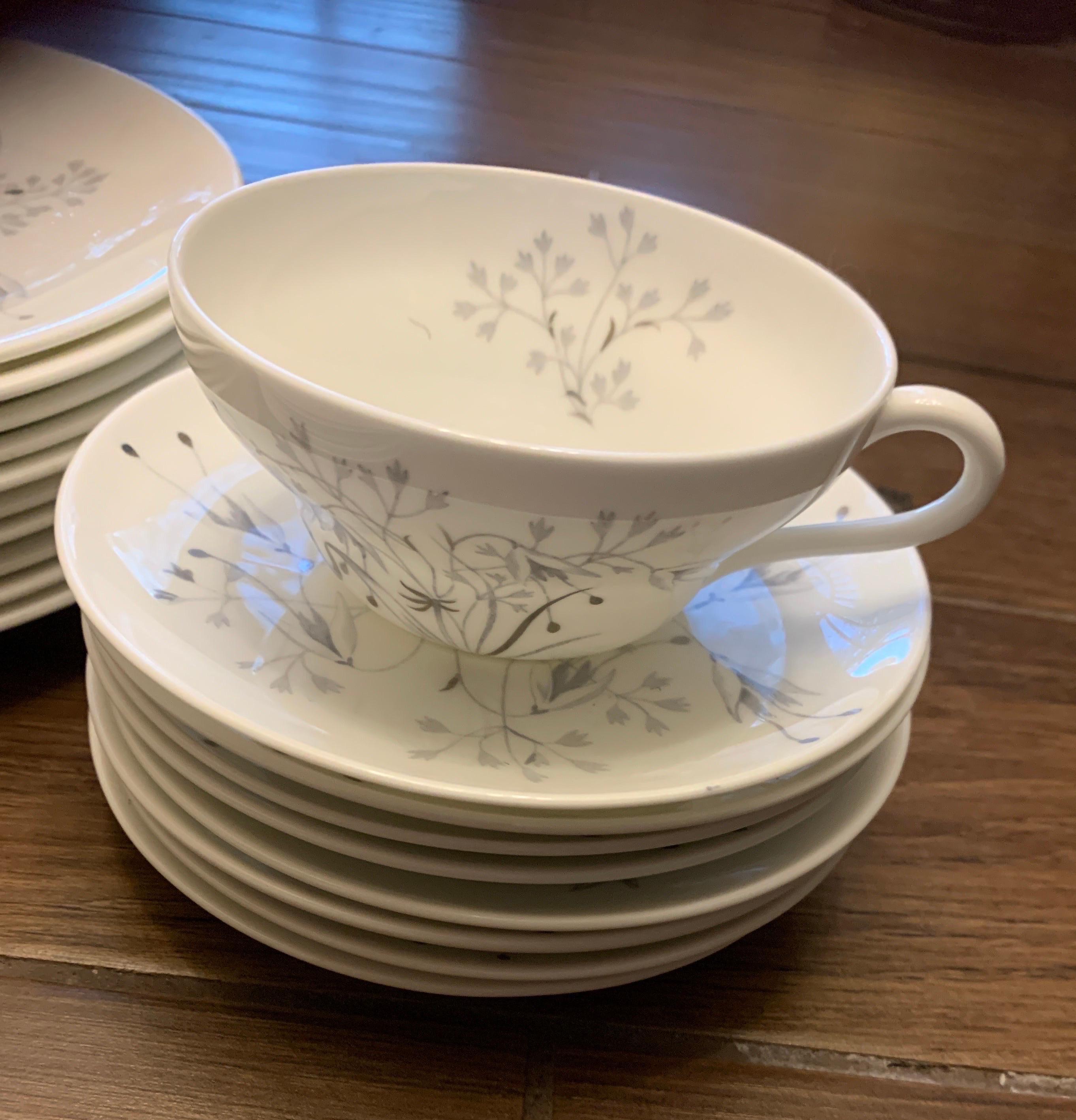 Hand-Painted Wedgewood England Bone China 65 Piece Service for 8 White & Hand-Paint Platinum For Sale