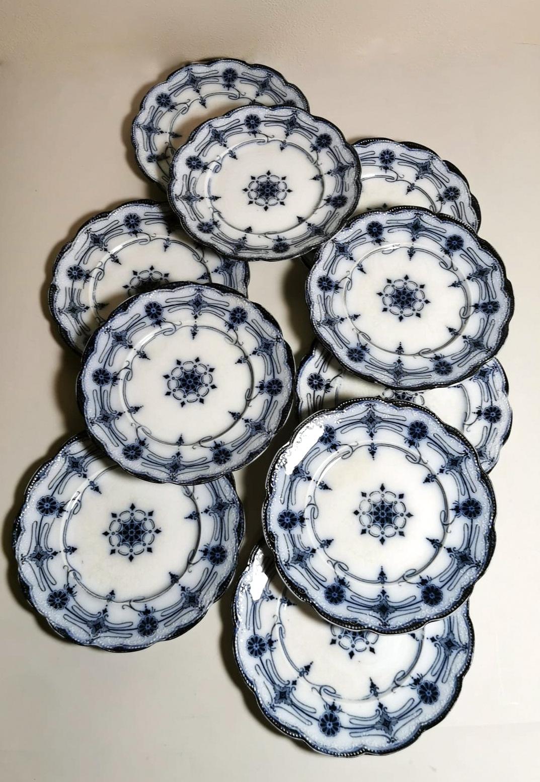 Te recomendamos que leas toda la descripción, porque con ella intentamos darte información técnica e histórica detallada para garantizar la autenticidad de nuestros objetos.
Excepcional lote de 10 platos de postre ingleses de semiporcelana; sobre