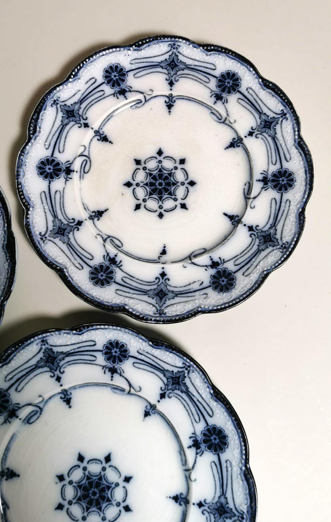 20ième siècle 10 assiettes à dessert anglaises Wedgwood design « Burleigh » décorées de vaisselle bleue en vente
